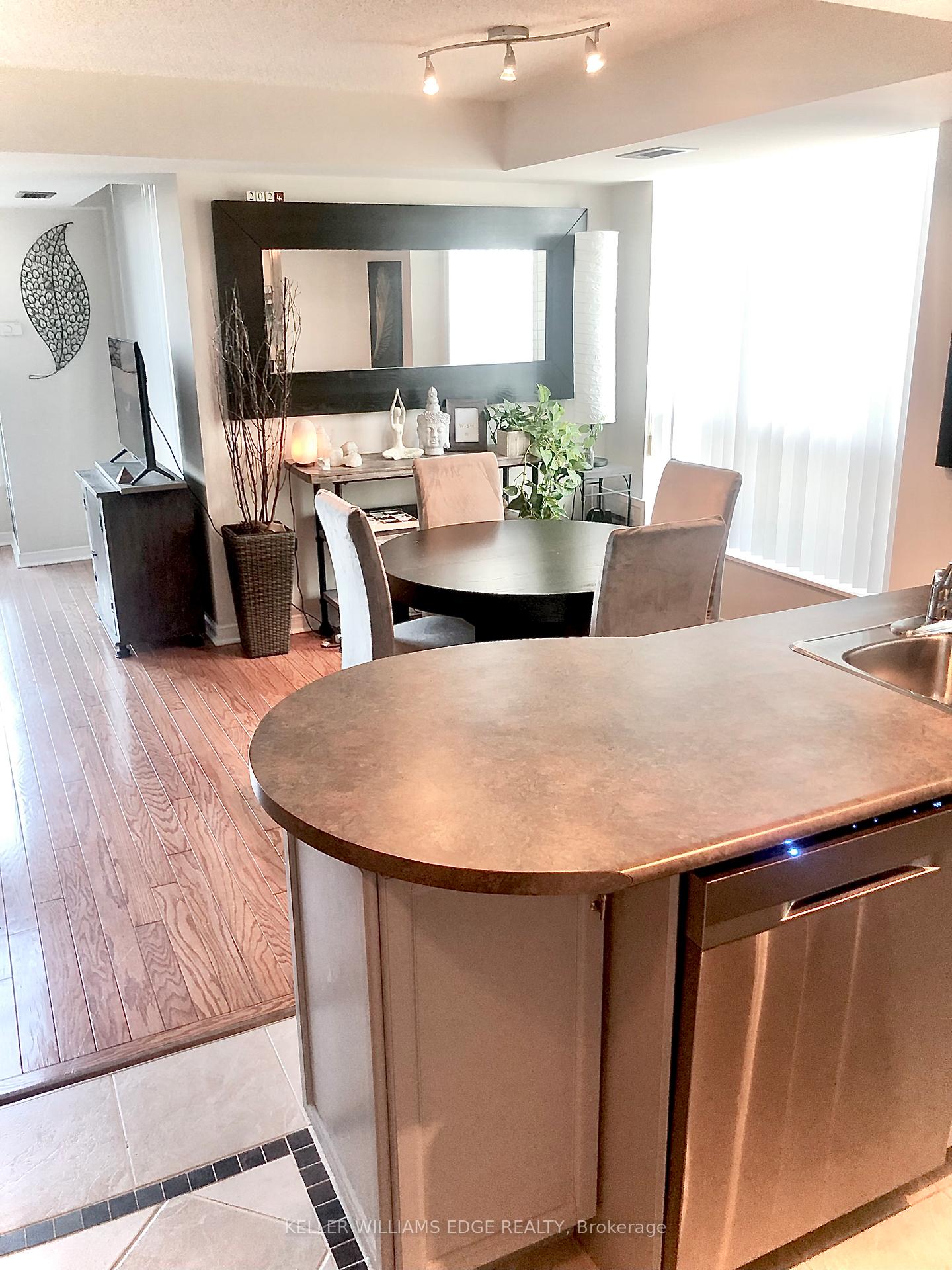 1 Bedroom Condo at 2585 Erin Centre,  Mississauga For sale