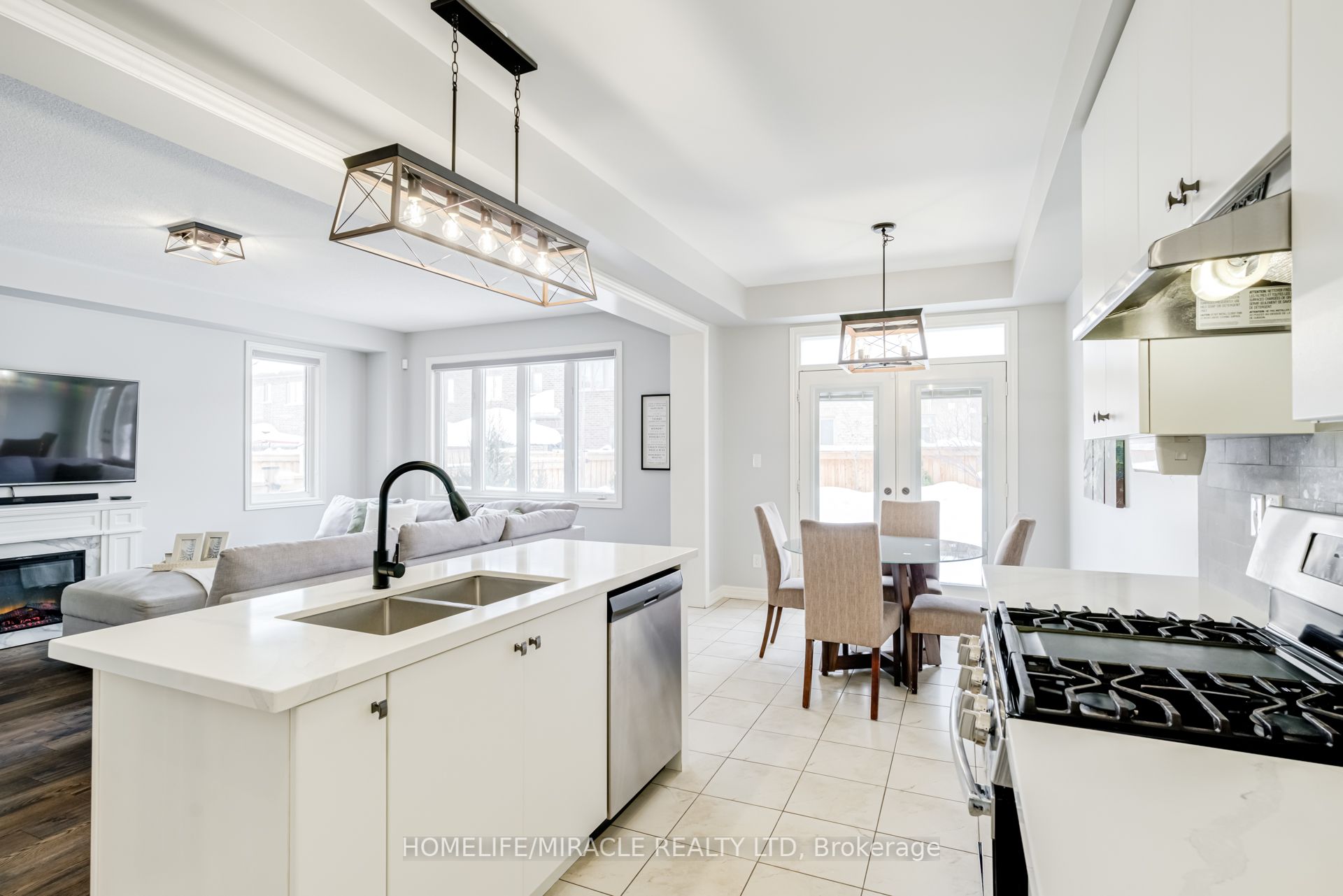 36 Hoard Avenue N