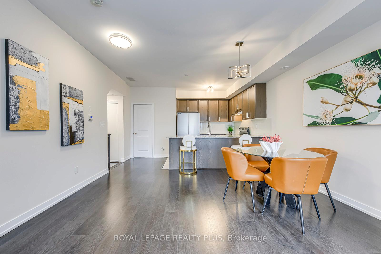2 Bedrooms Condo at 10 Drummond, Toronto For sale