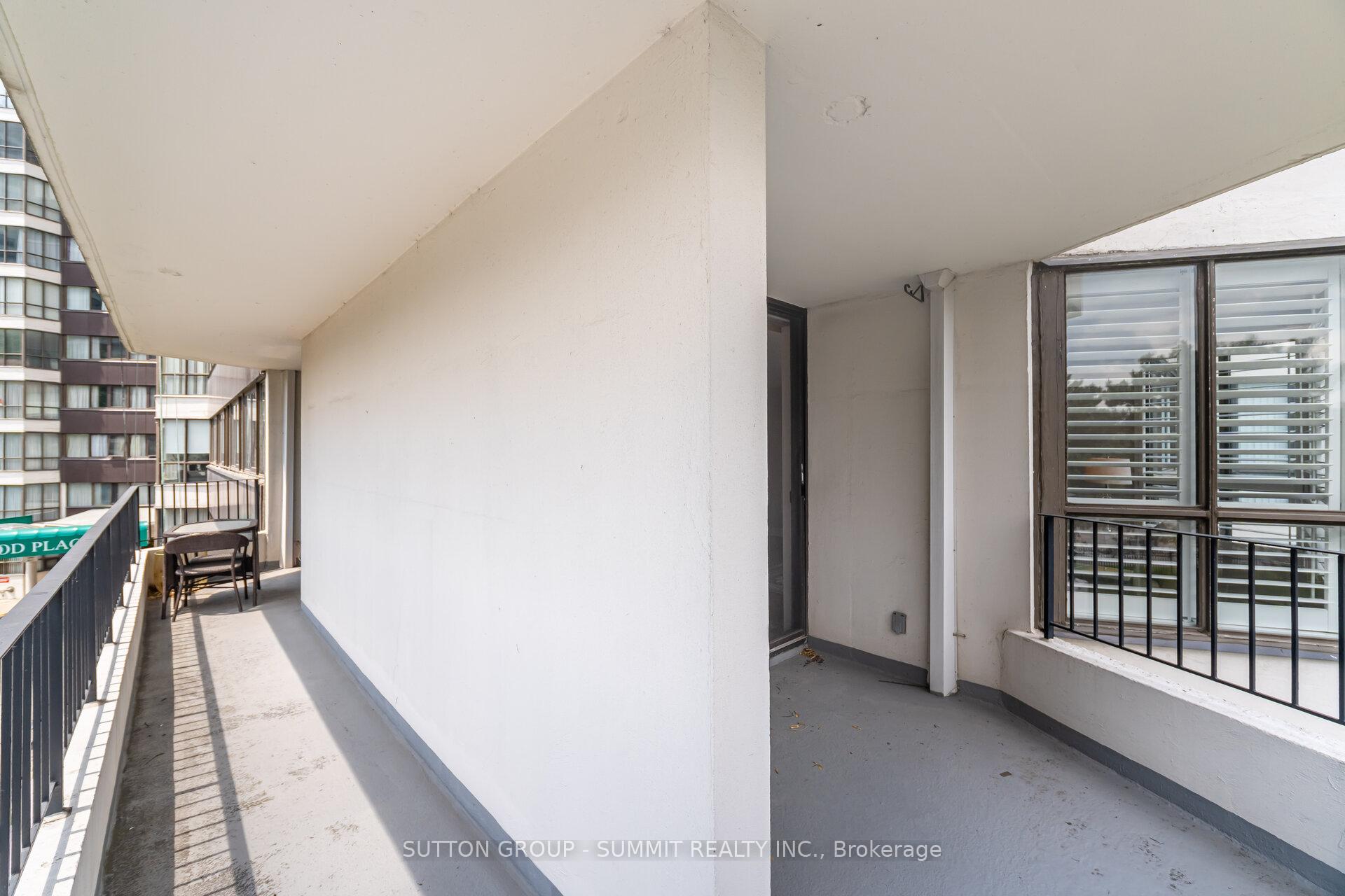 3 Bedrooms Condo at 1333 Bloor, Mississauga For sale