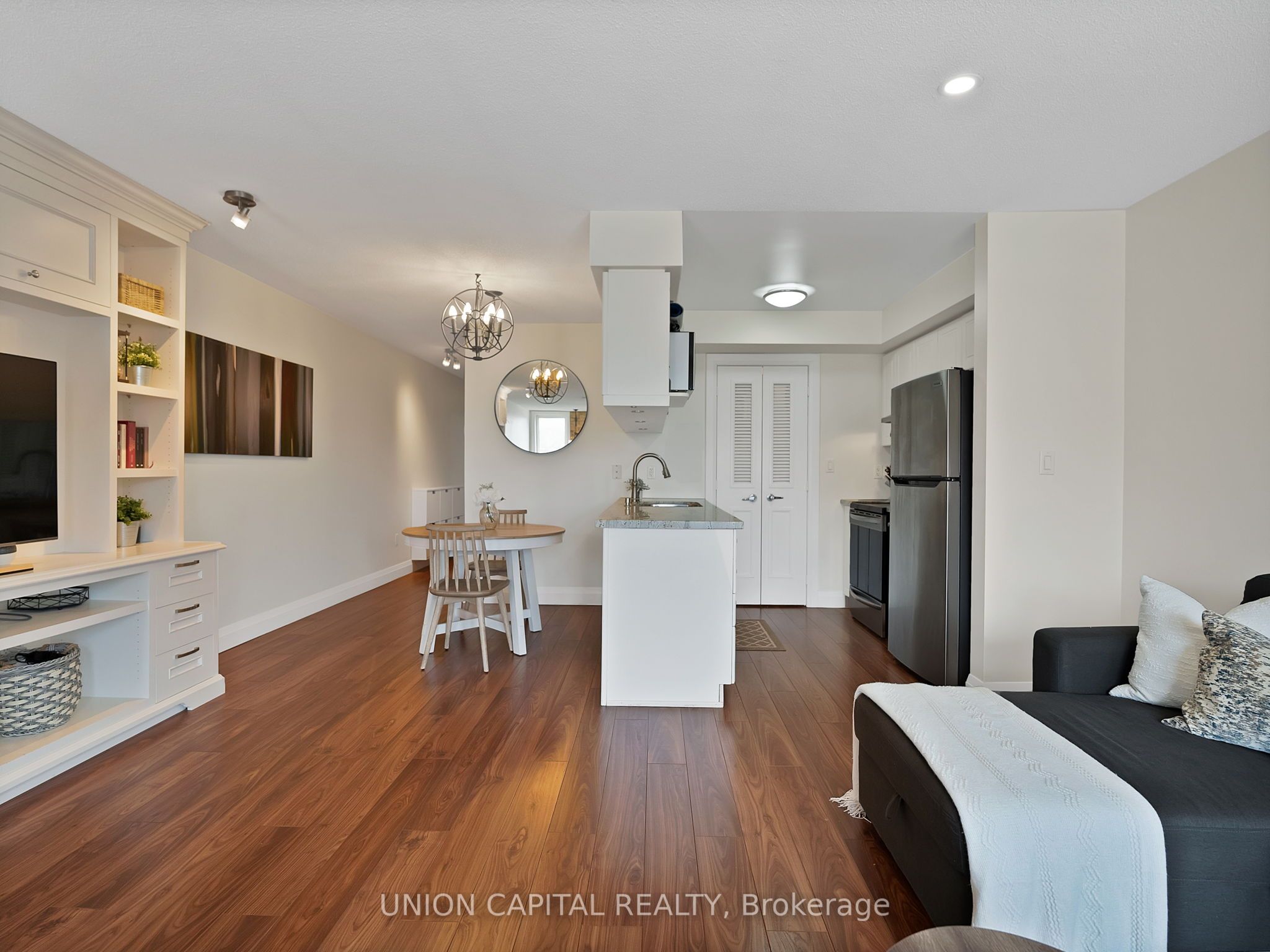 72 Aerodrome Crescent, #302