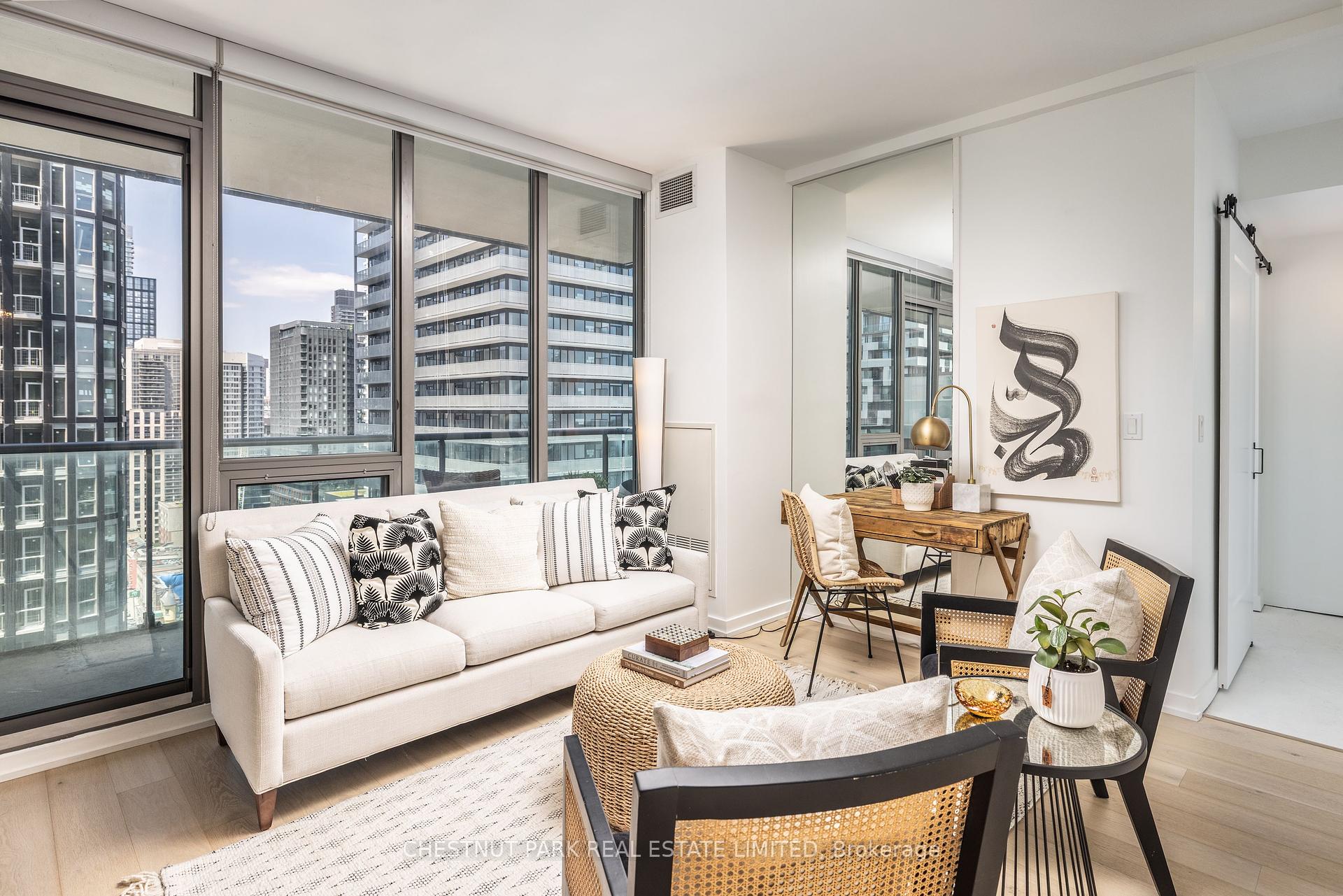 2 Bedrooms Condo at 33 Lombard, Toronto For sale