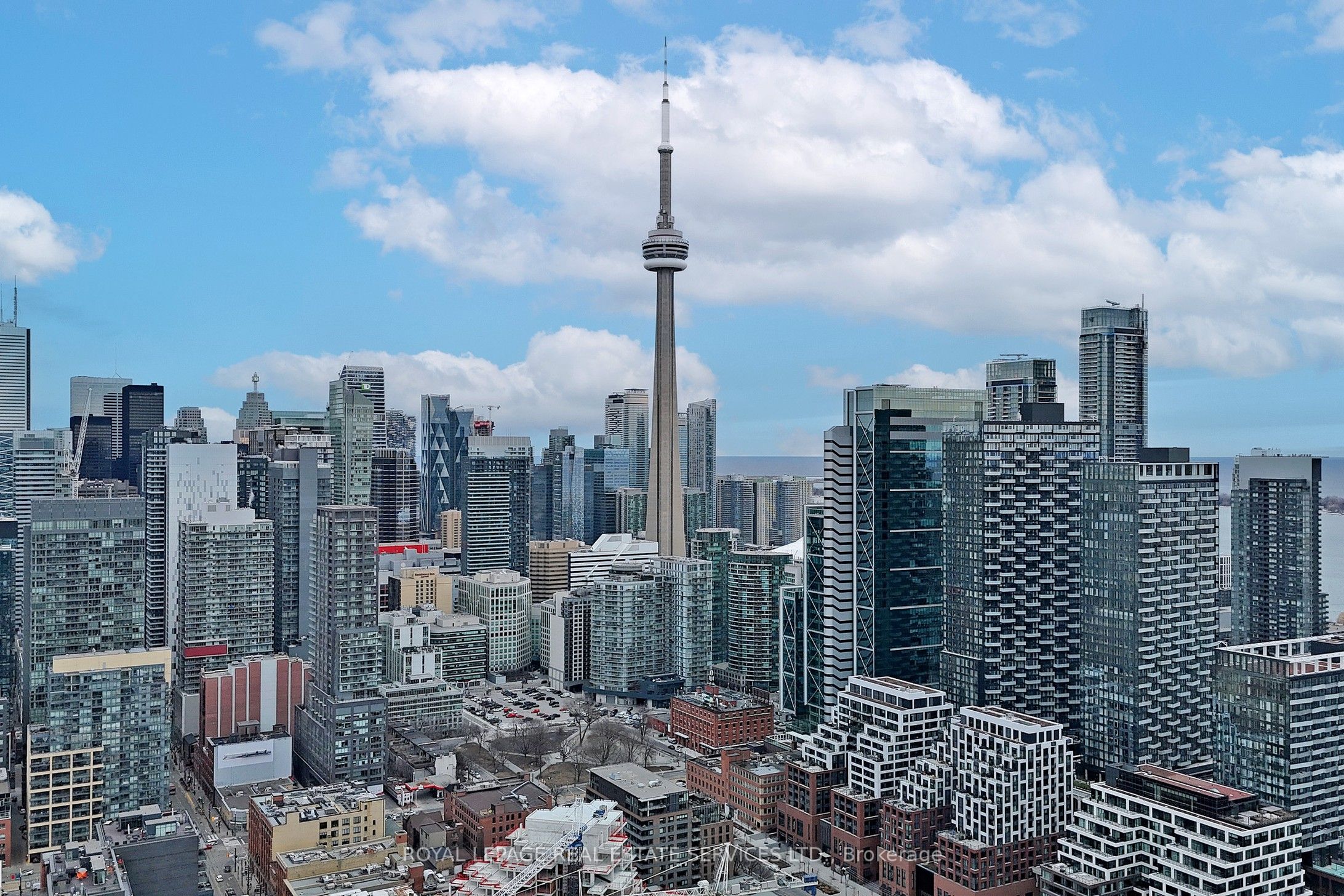 400 Wellington Street W, #507