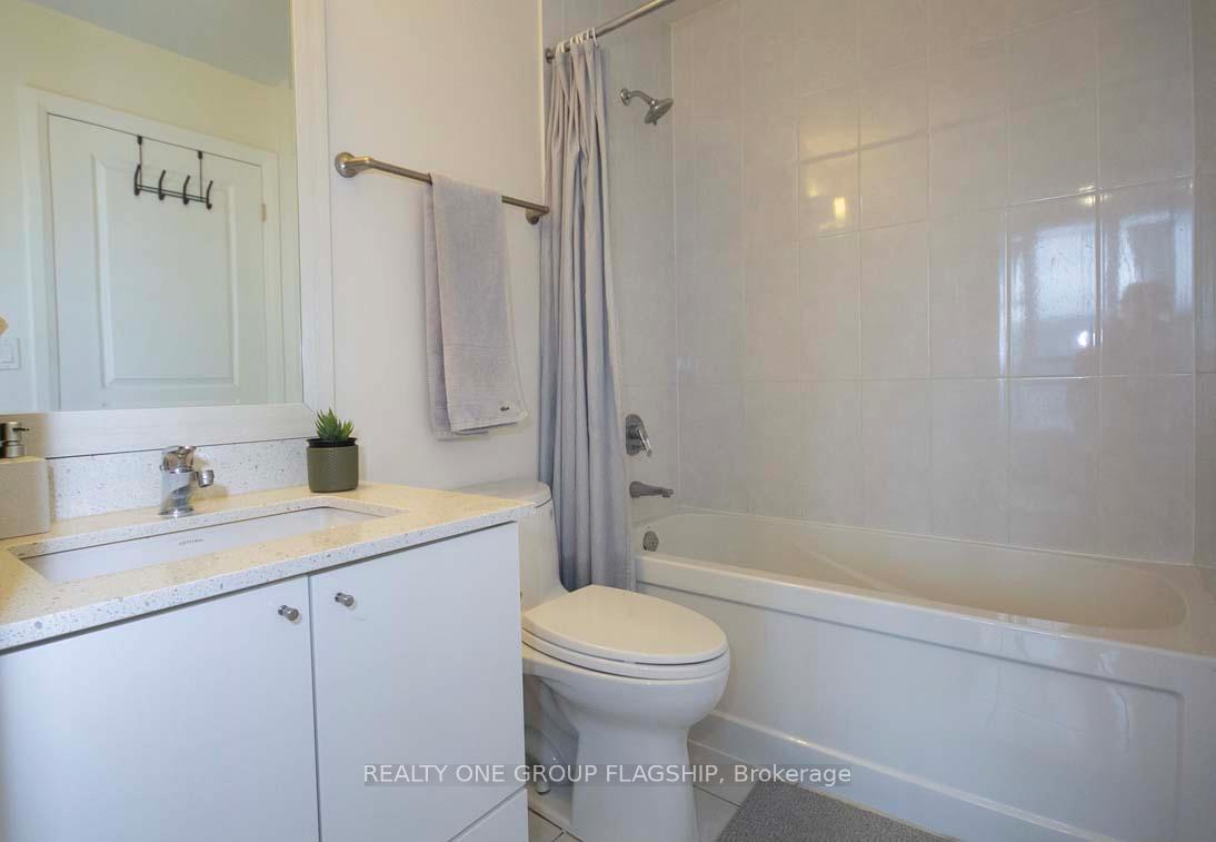 2 Bedrooms Condo at 75 Eglinton,  Mississauga For sale