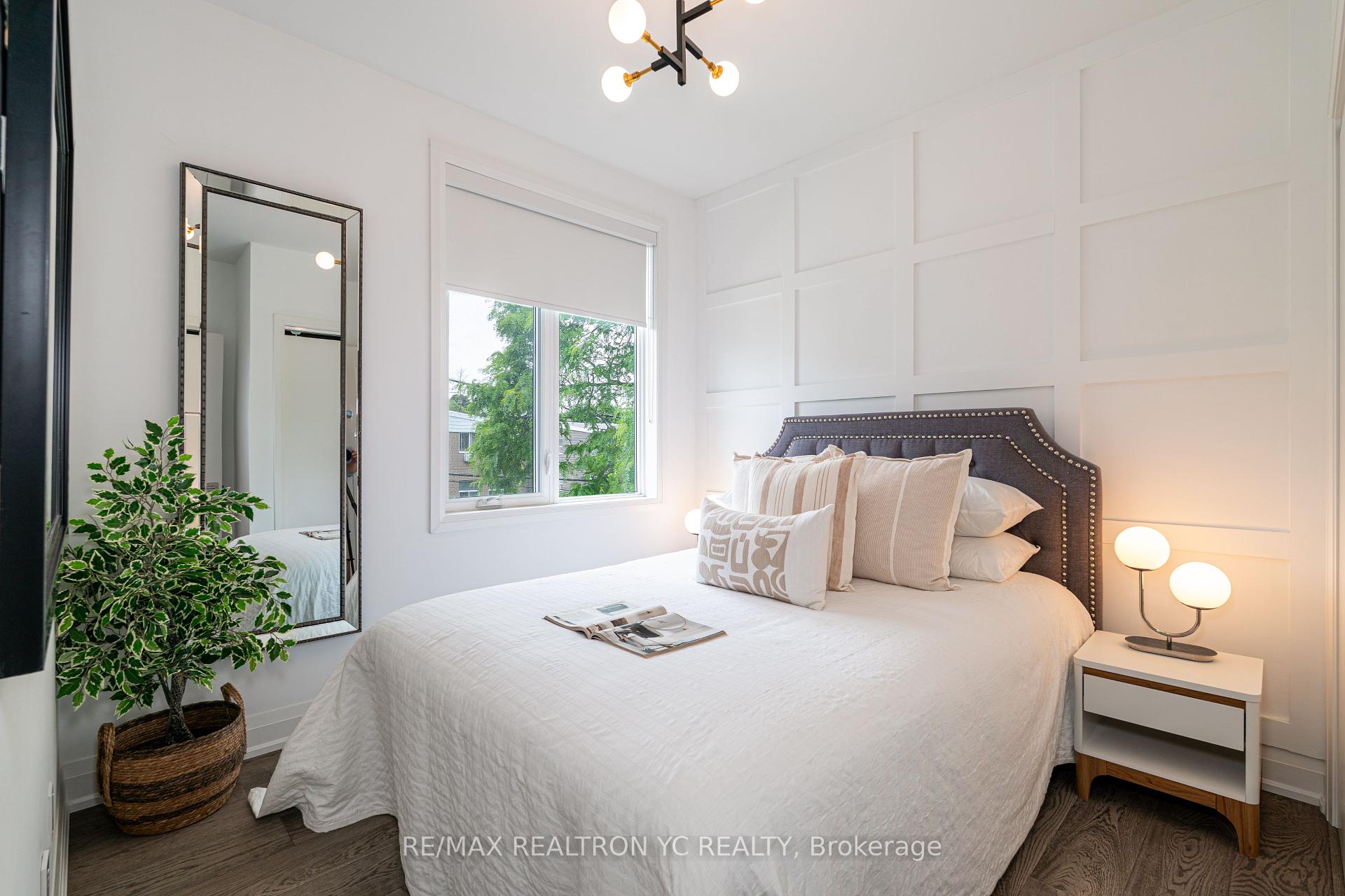 4 Bedrooms Condo at 18 Greenbriar, Toronto For sale