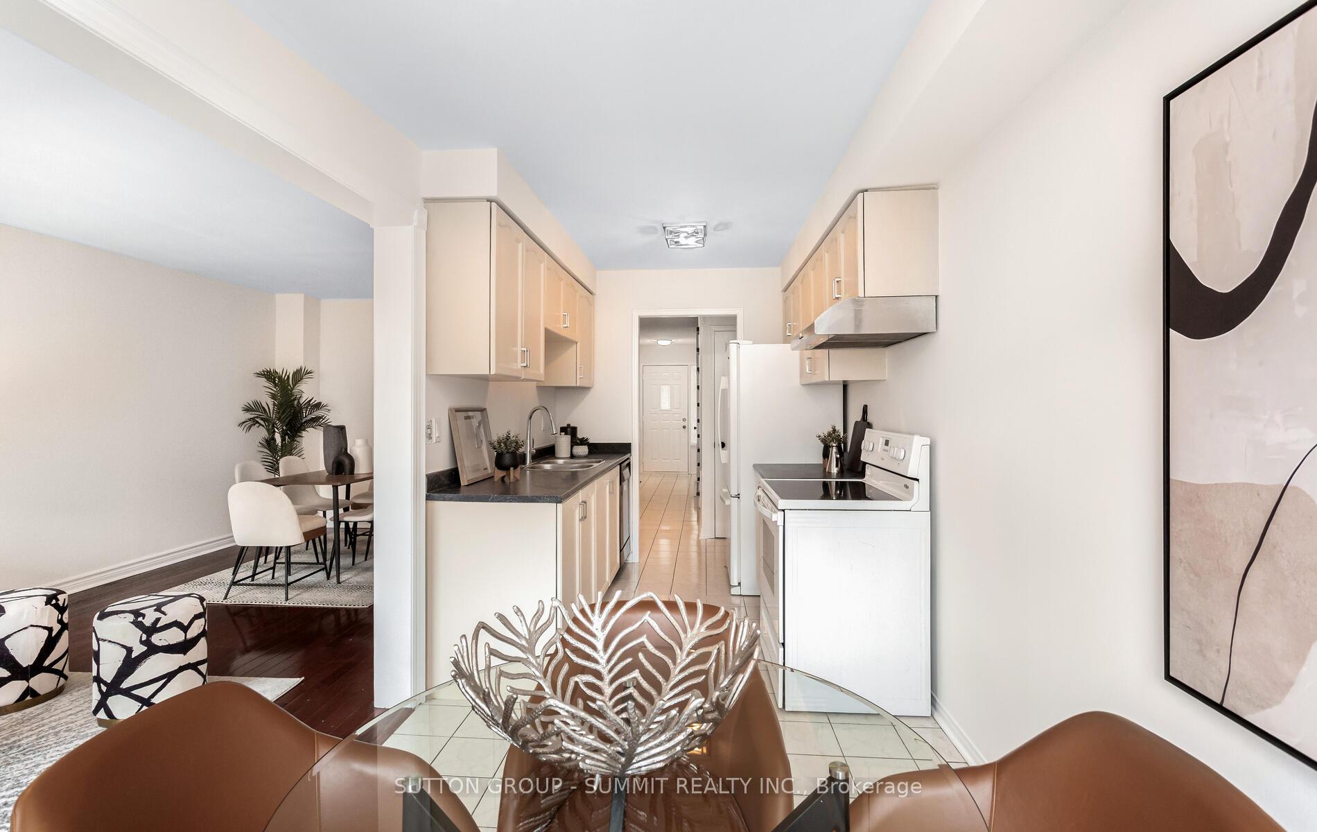 3 Bedrooms Condo at 550 Steddick, Mississauga For sale