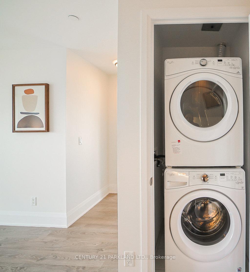 2 Bedrooms Condo at 101 Erskine, Toronto For sale