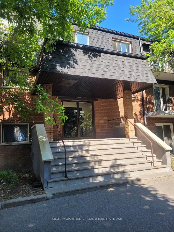 #305 - 576 Mary Street, Whitby, ON L1N 2R3