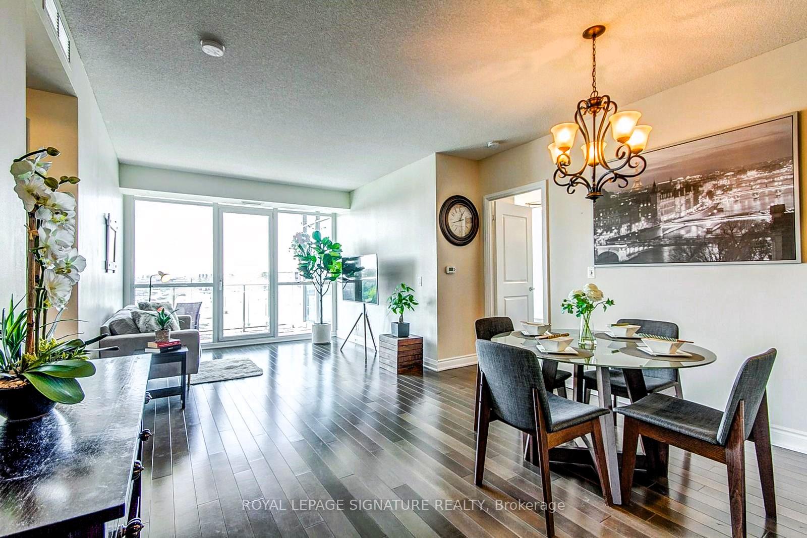 3 Bedrooms Condo at 1055 Southdown, Mississauga For sale