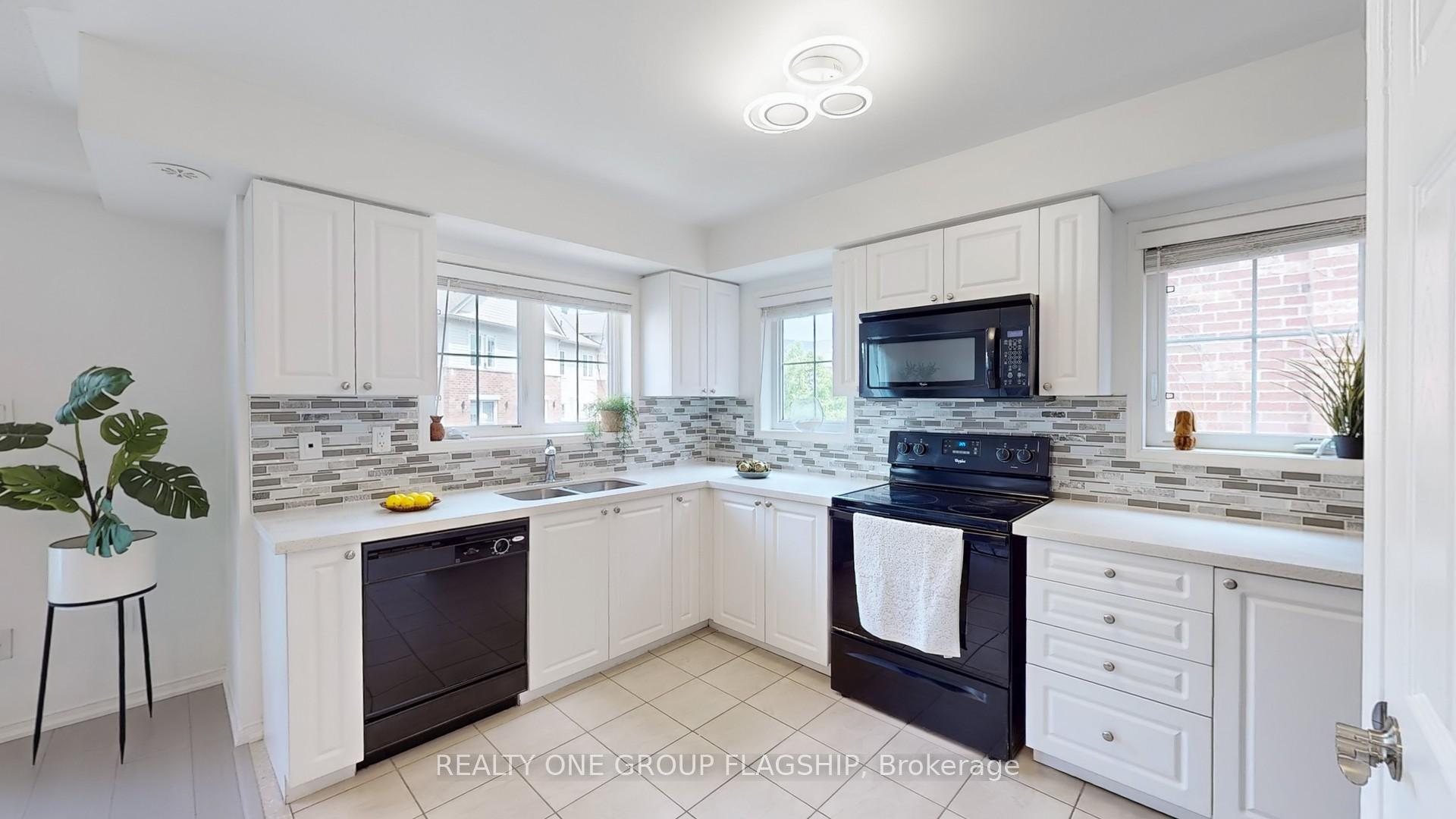 2 Bedrooms Condo at 2557 Sixth, Oakville For sale