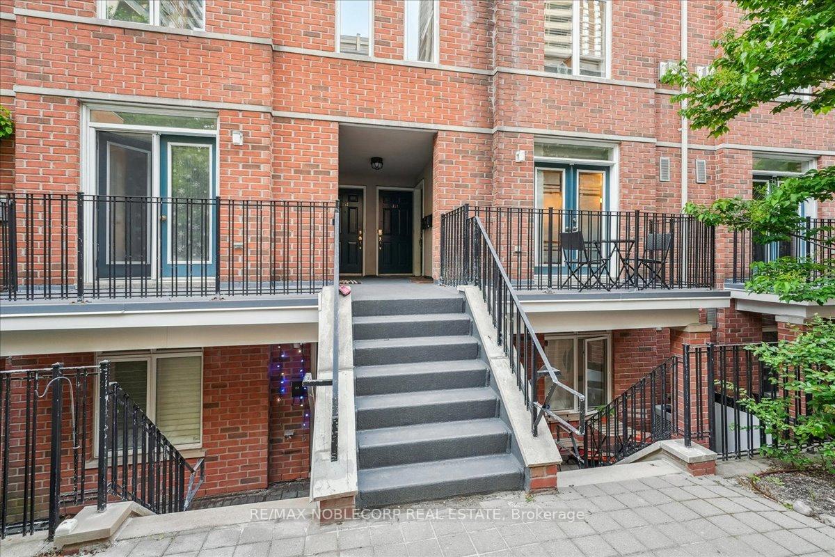 2 Bedrooms Condo at 415 Jarvis, Toronto For sale