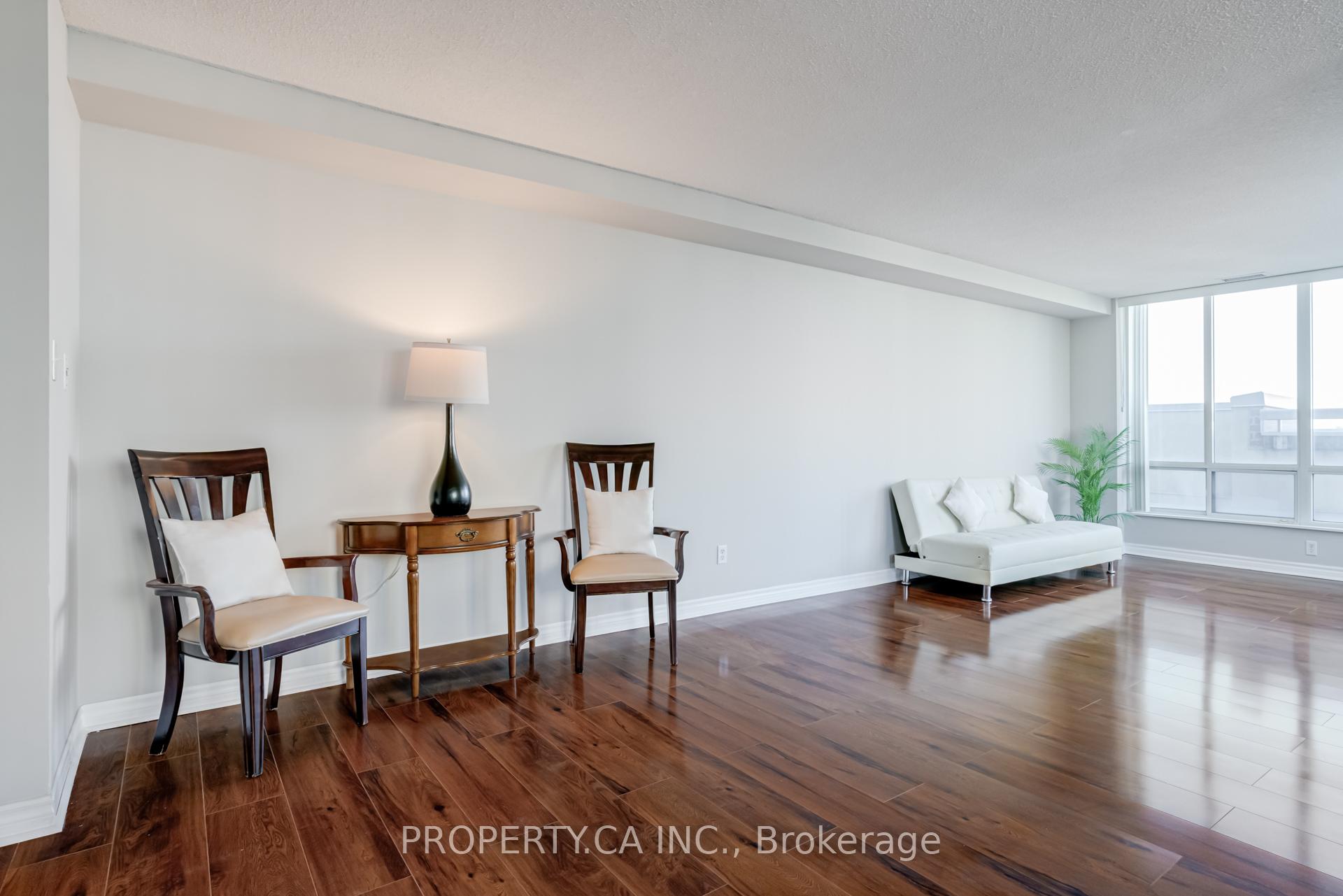 3 Bedrooms Condo at 156 Enfield, Mississauga For sale