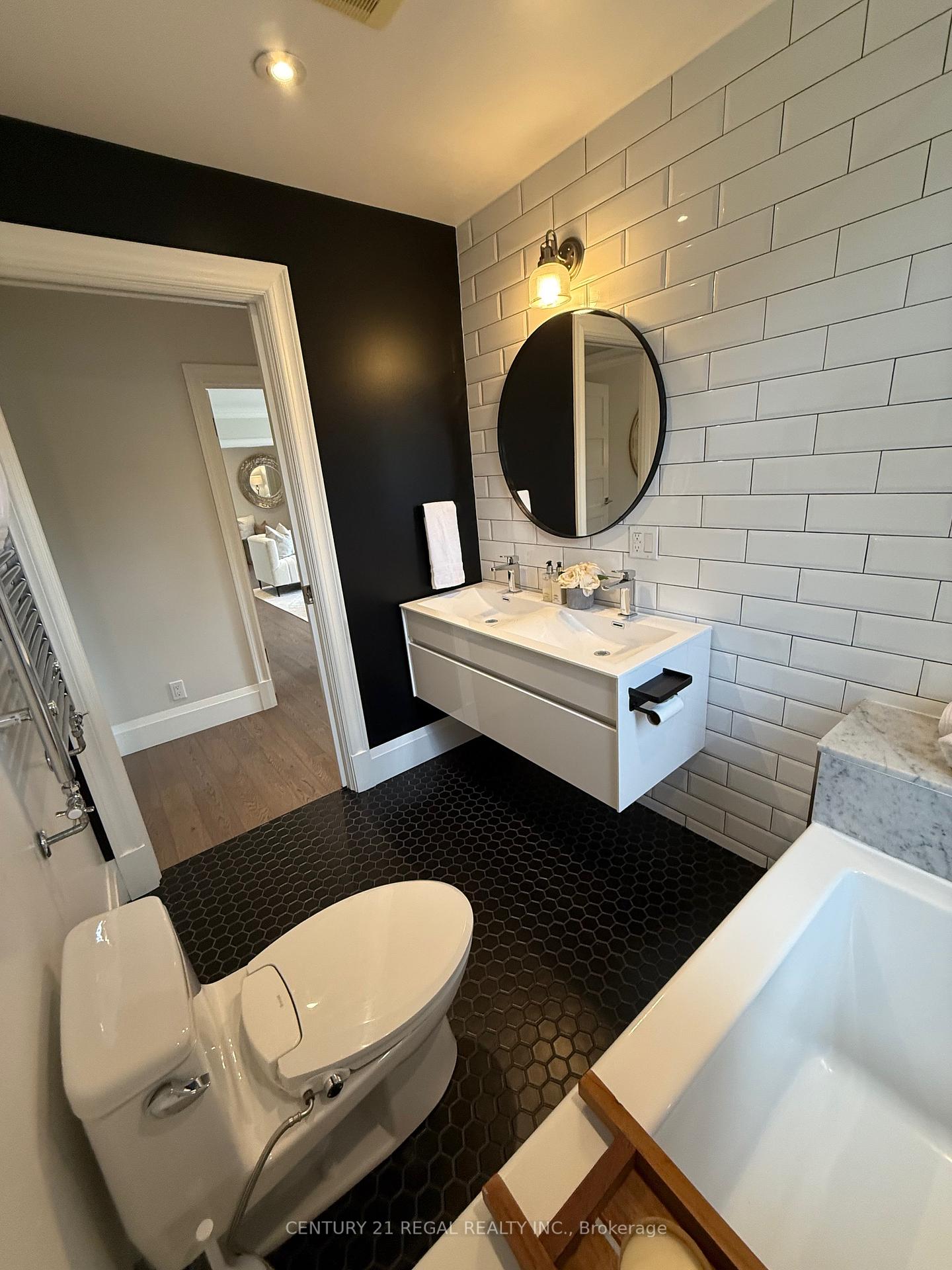 2 Bedrooms Condo at 93 Douglas, Toronto For sale