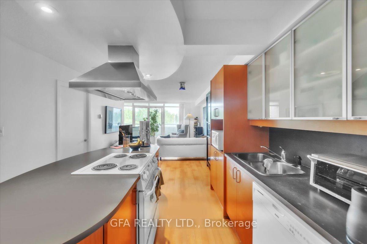 2 Bedrooms Condo at 550 Queens, Toronto For sale