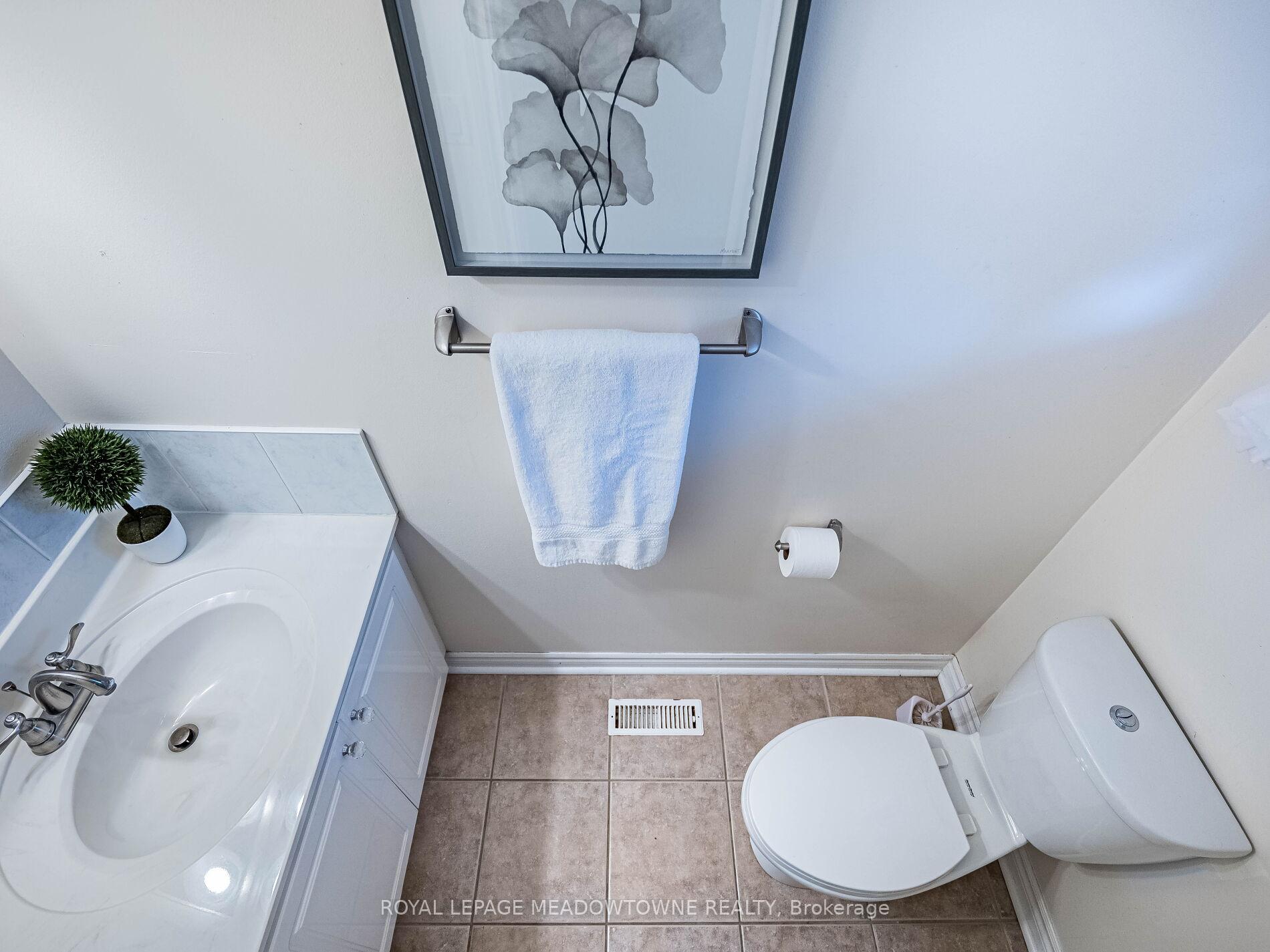 3 Bedrooms Condo at 6780 Formentera, Mississauga For sale