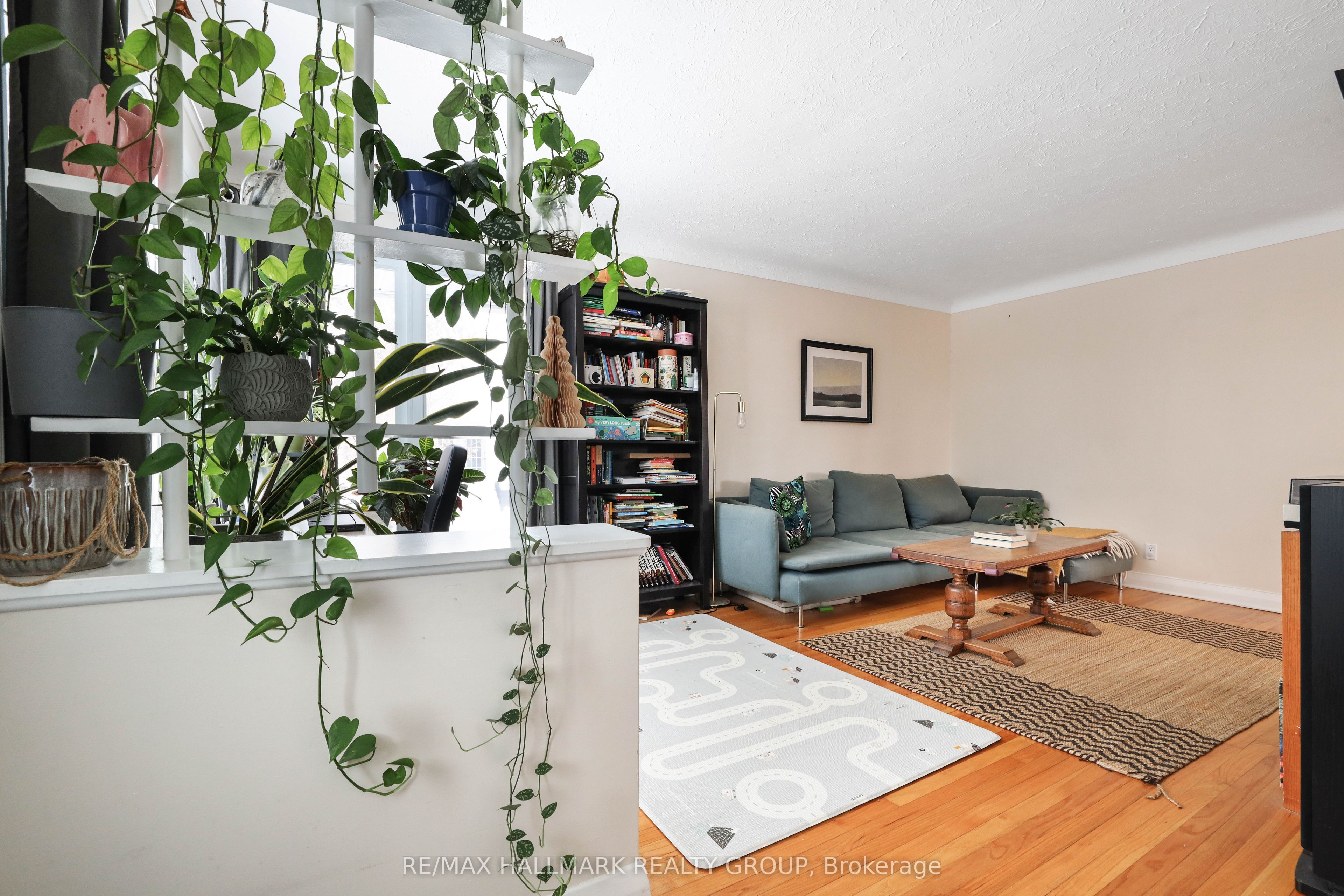 208 - 210 Renouf Avenue, OverbrookCastleheightsandArea, ON K1K 3T1