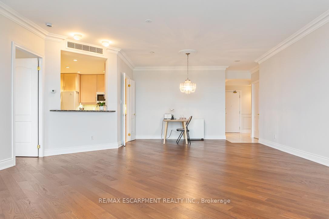 1 Bedroom Condo at 1900 The Collegeway, Mississauga For sale