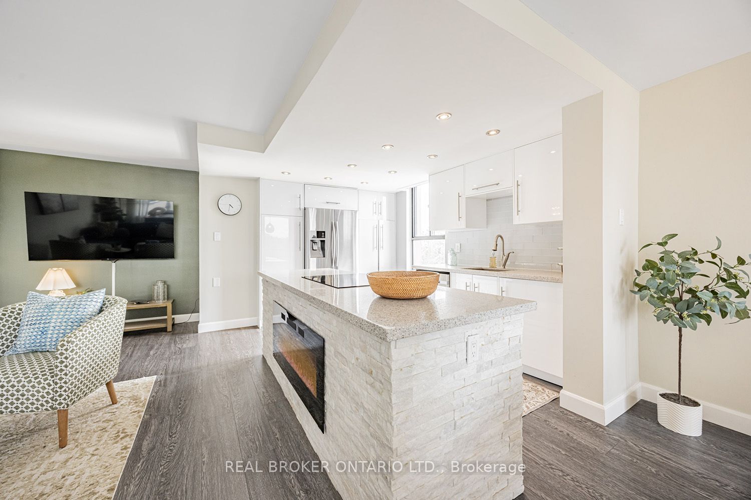 2721 Victoria Park Avenue, #506