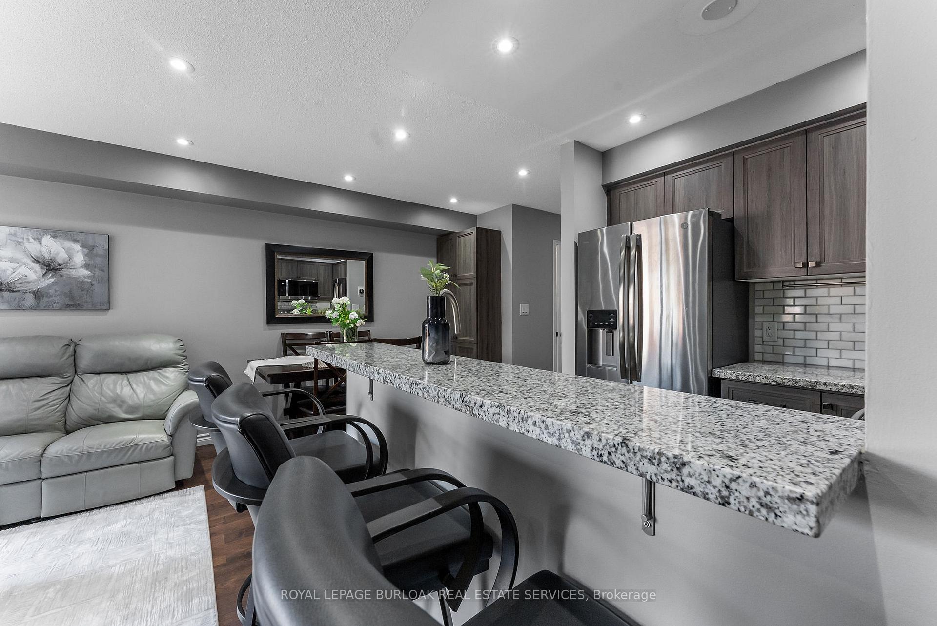 3 Bedrooms Condo at 2025 Cleaver, Burlington For sale