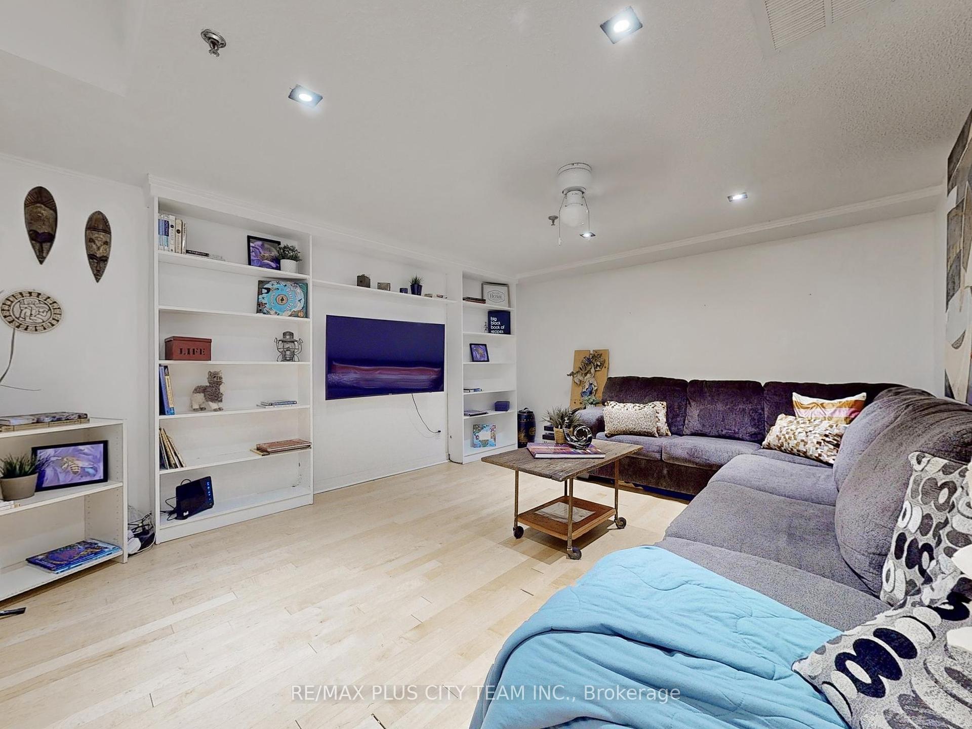 4 Bedrooms Condo at 60 Homewood, Toronto For sale