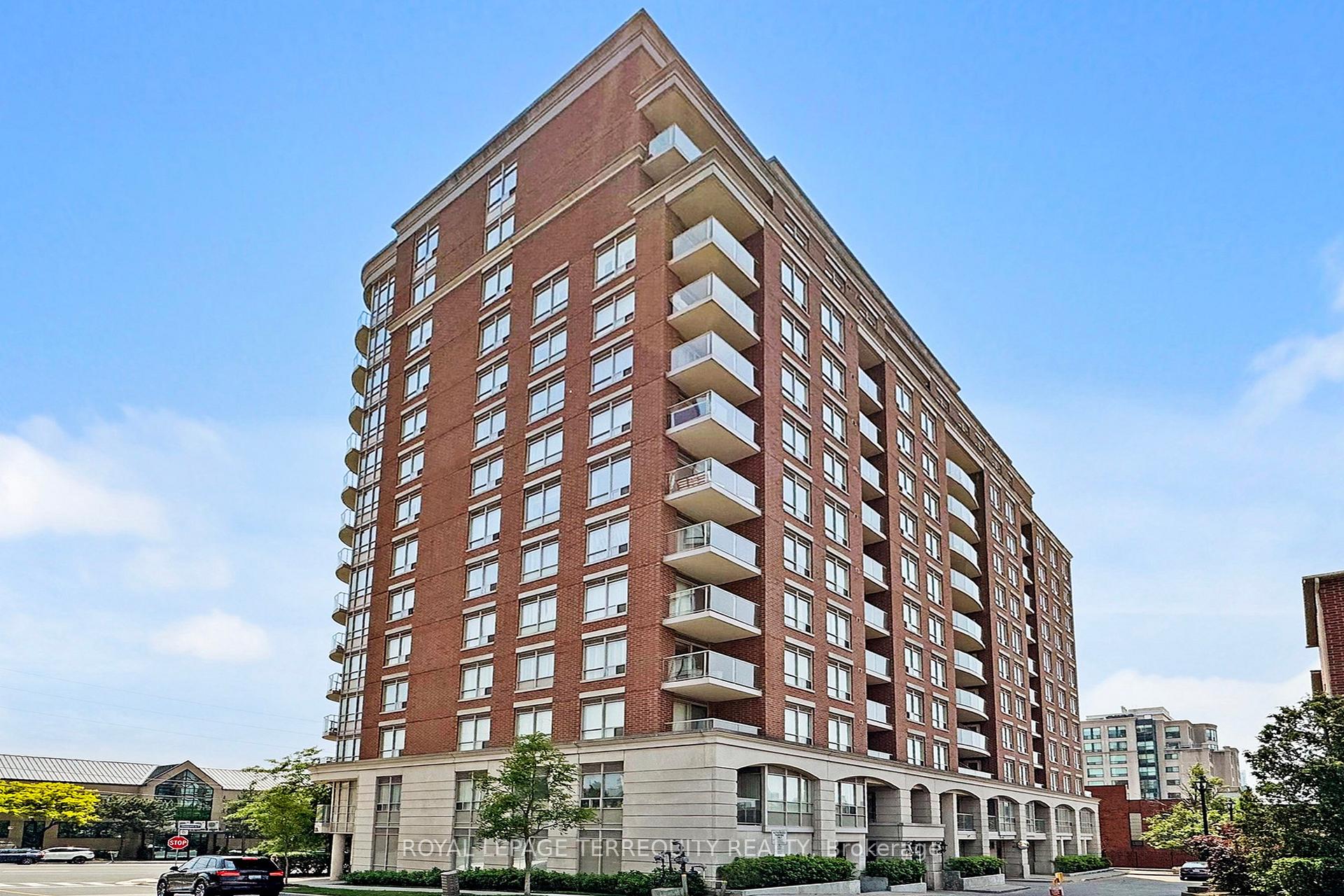 3 Bedrooms Condo at 2 Clairtrell, Toronto For sale