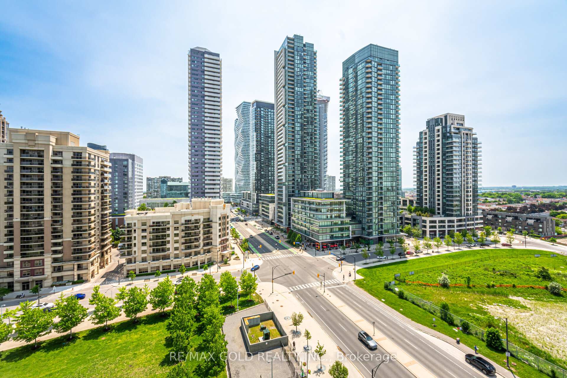 3 Bedrooms Condo at 388 Prince Of Wales, Mississauga For sale