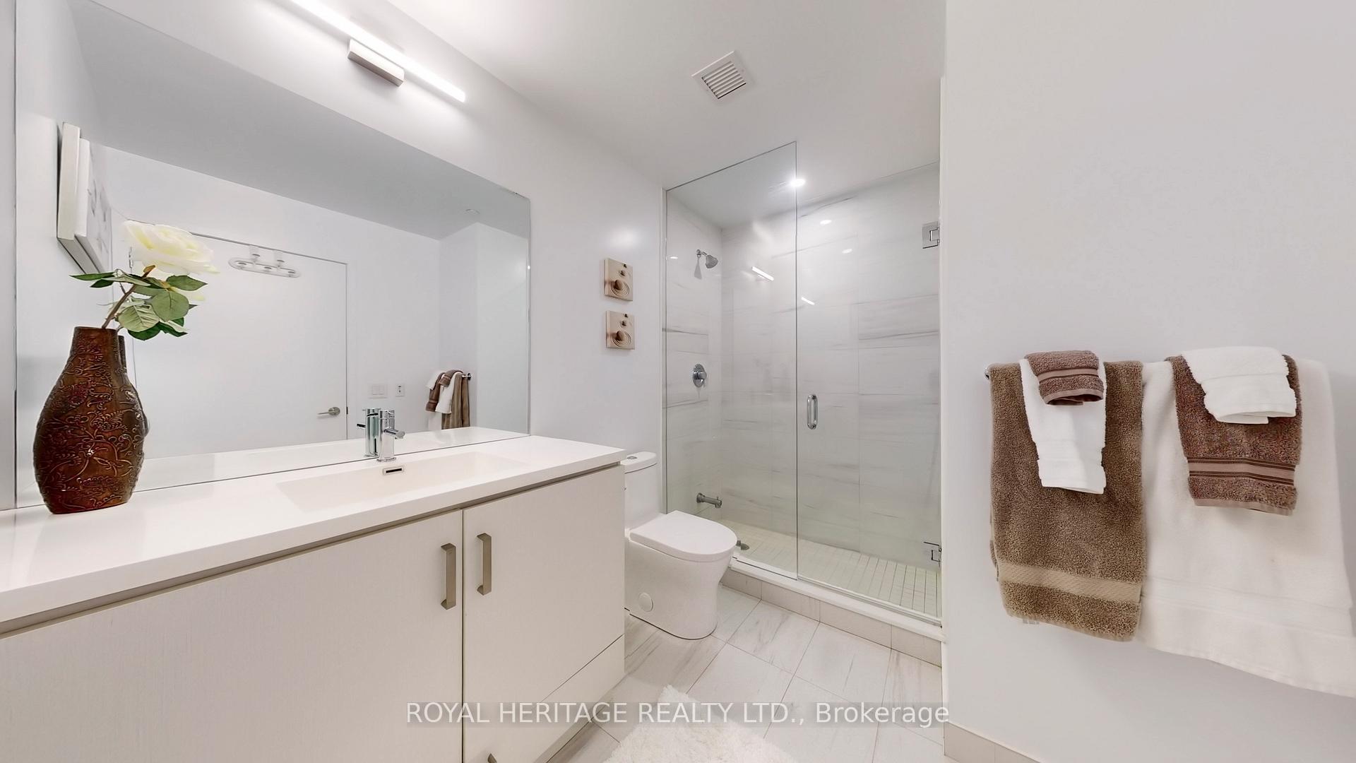 2 Bedrooms Condo at 10 Honeycrisp,  Vaughan For sale