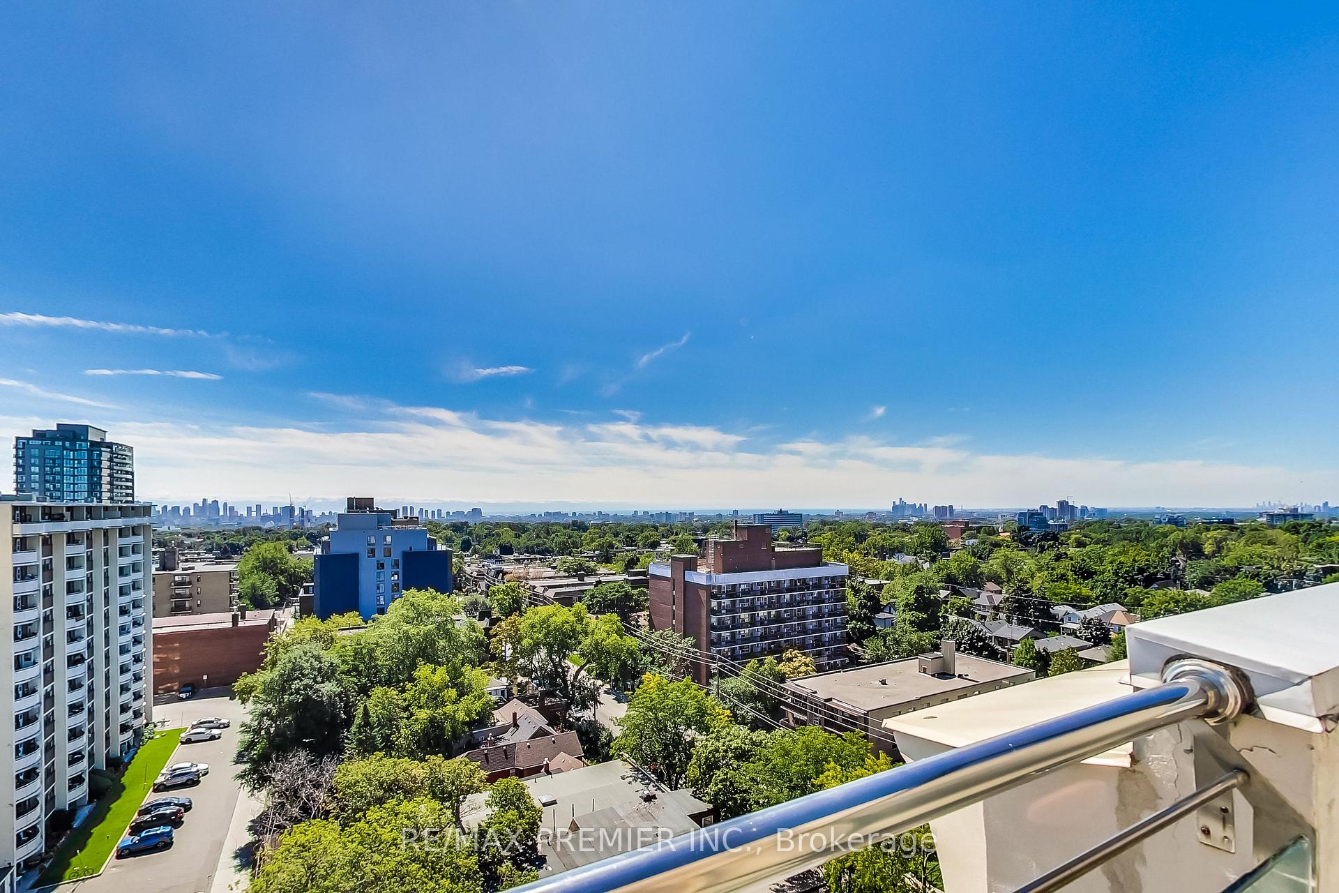3 Bedrooms Condo at 15 Maplewood, Toronto For sale