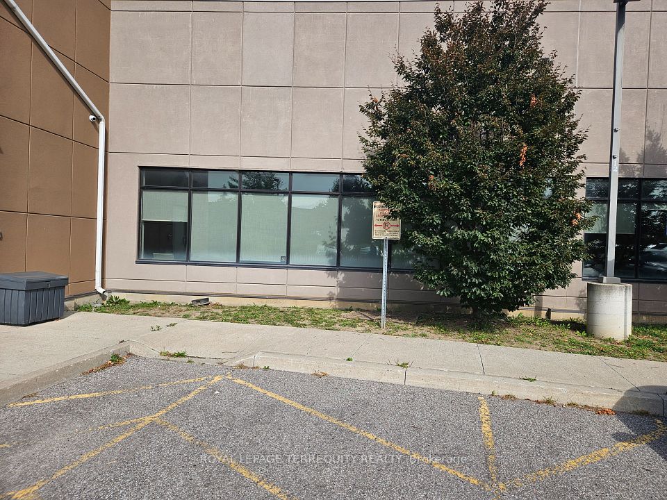 https://trreb-image.ampre.ca/bdsOiHvxcsMPd_0IPls2OZPHLo0K0D6HBBiqBVQdmFs/rs:fit:960:960/wm:.5:so:0:50:.4/wmsh:10/wmt:PHNwYW4gZm9yZWdyb3VuZD0nd2hpdGUnIGZvbnQ9JzY4Jz5ST1lBTCBMRVBBR0UgVEVSUkVRVUlUWSBSRUFMVFksIEJyb2tlcmFnZTwvc3Bhbj4/L3RycmViL2xpc3RpbmdzLzMyLzc3LzYxLzE0L3AvMjQ5NzA1NTktYzMzZS00ZGYzLWI4MzYtYTc4YWUzYzI4ZmUyLmpwZw.jpg