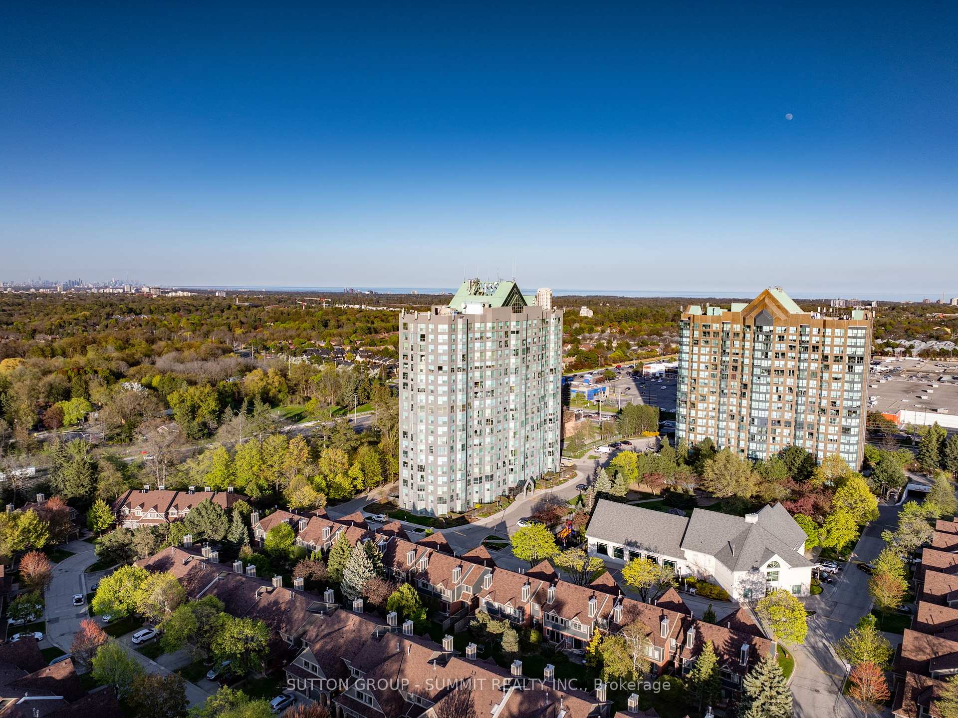 2 Bedrooms Condo at 2155 Burnhamthorpe, Mississauga For sale