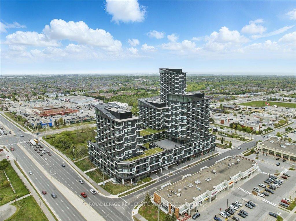 3 Bedrooms Condo at 2489 Taunton, Oakville For sale