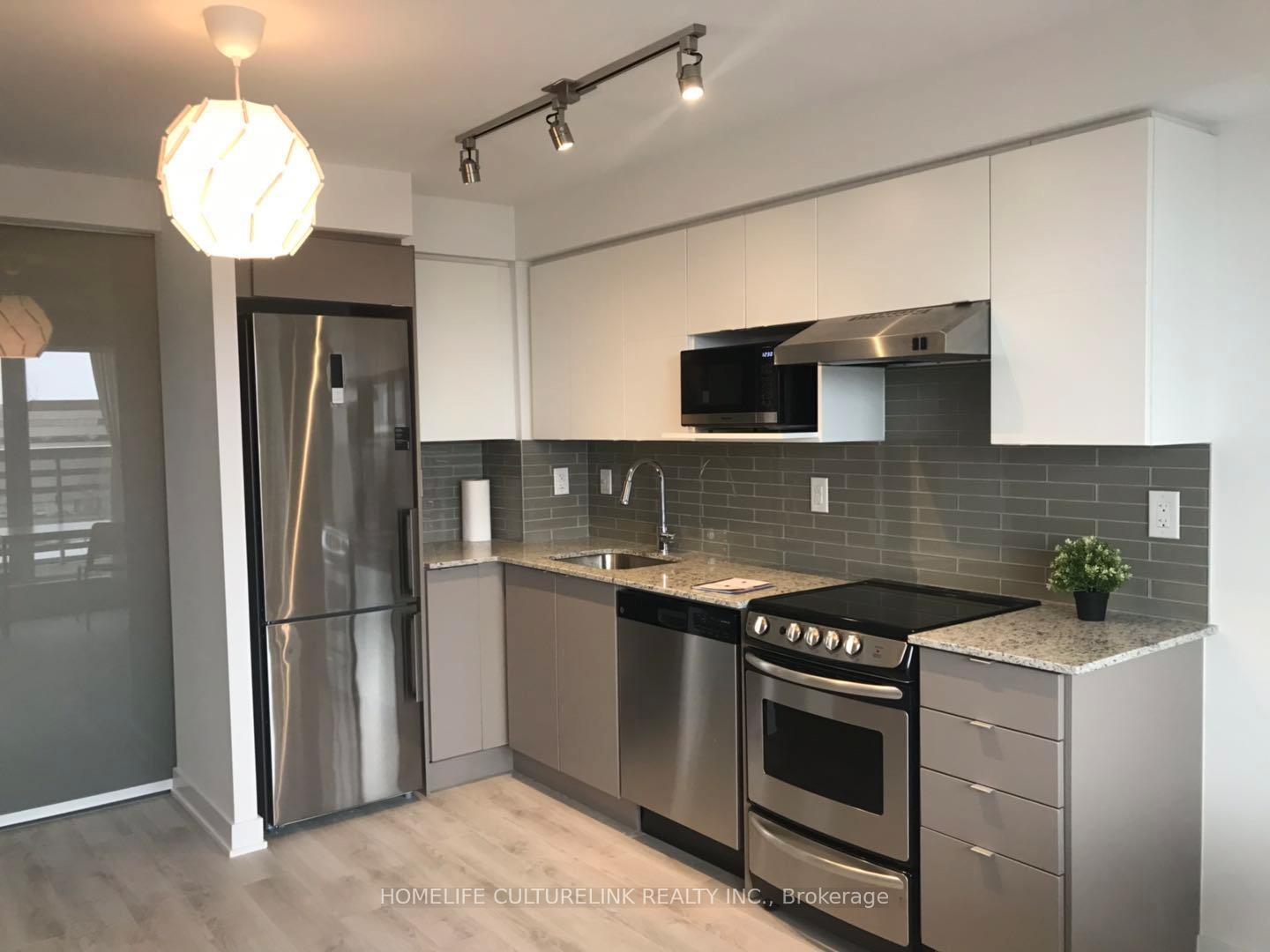 2 Bedrooms Condo at 160 Flemington, Toronto For sale