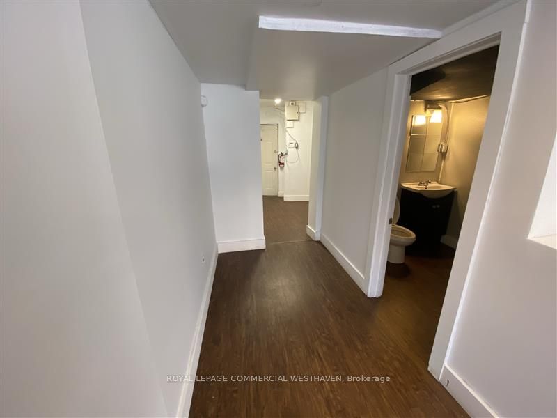 1986 Weston Road, Toronto, ON M9N 1W8