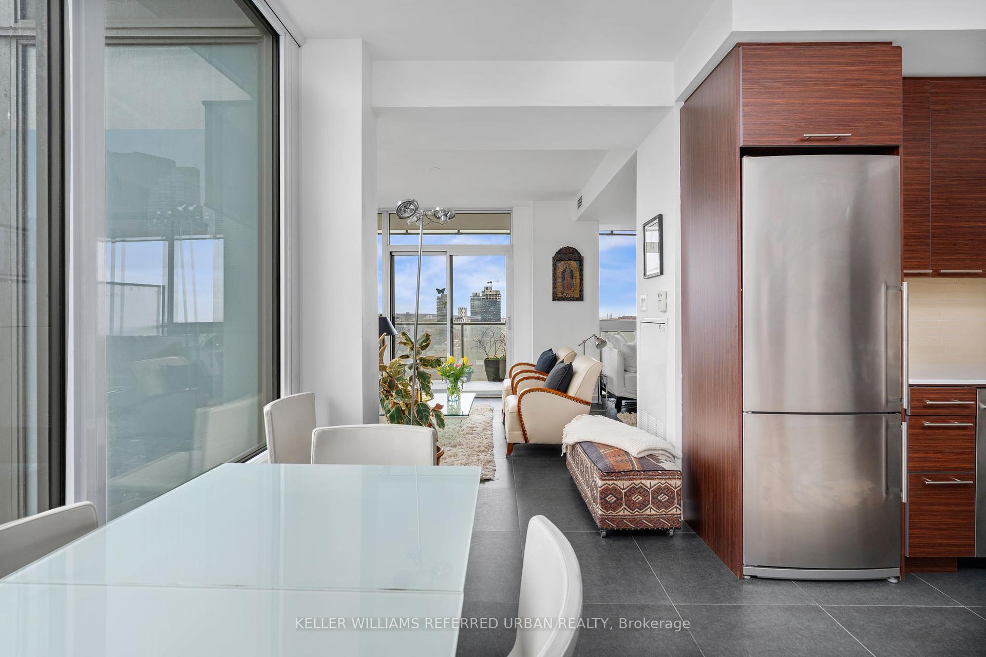 2 Bedrooms Condo at 1 Market, Toronto For sale