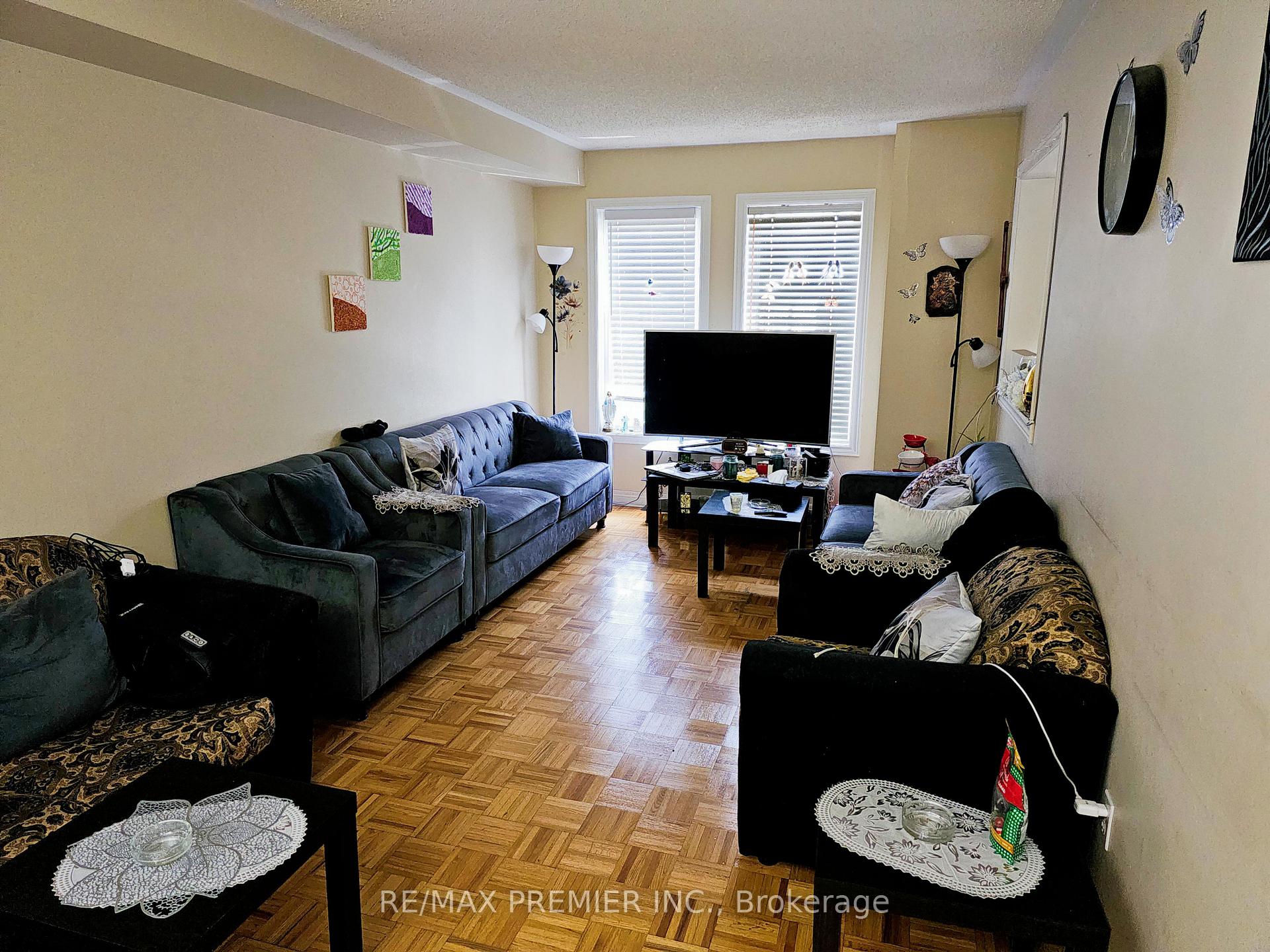 3 Bedrooms Condo at 19 Foxchase, Vaughan For sale