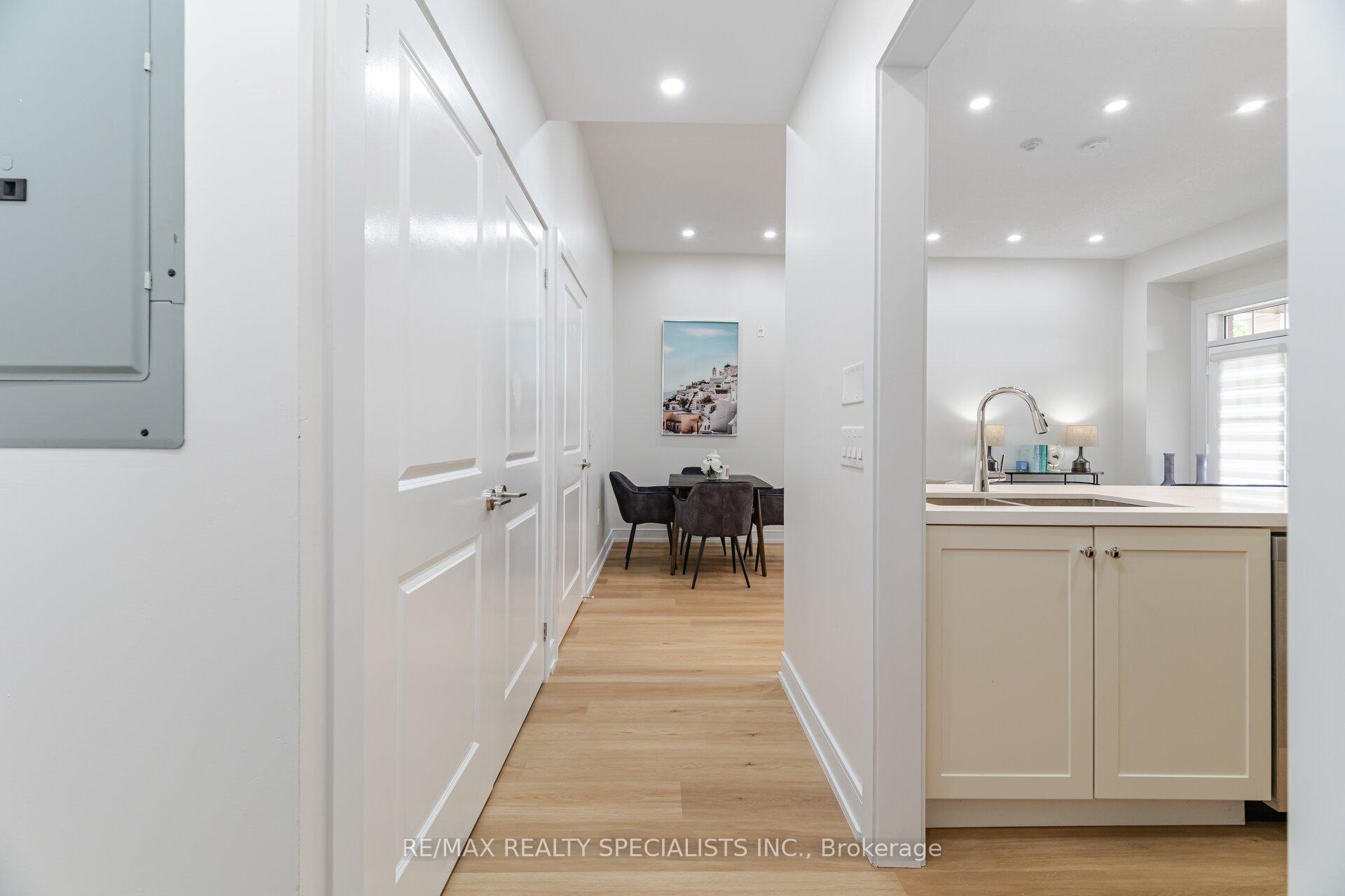 2 Bedrooms Condo at 2326 TAUNTON, Oakville For sale