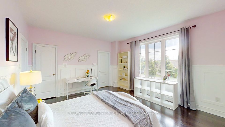 Large Bedroom With 4 Pc Ensuite Bath