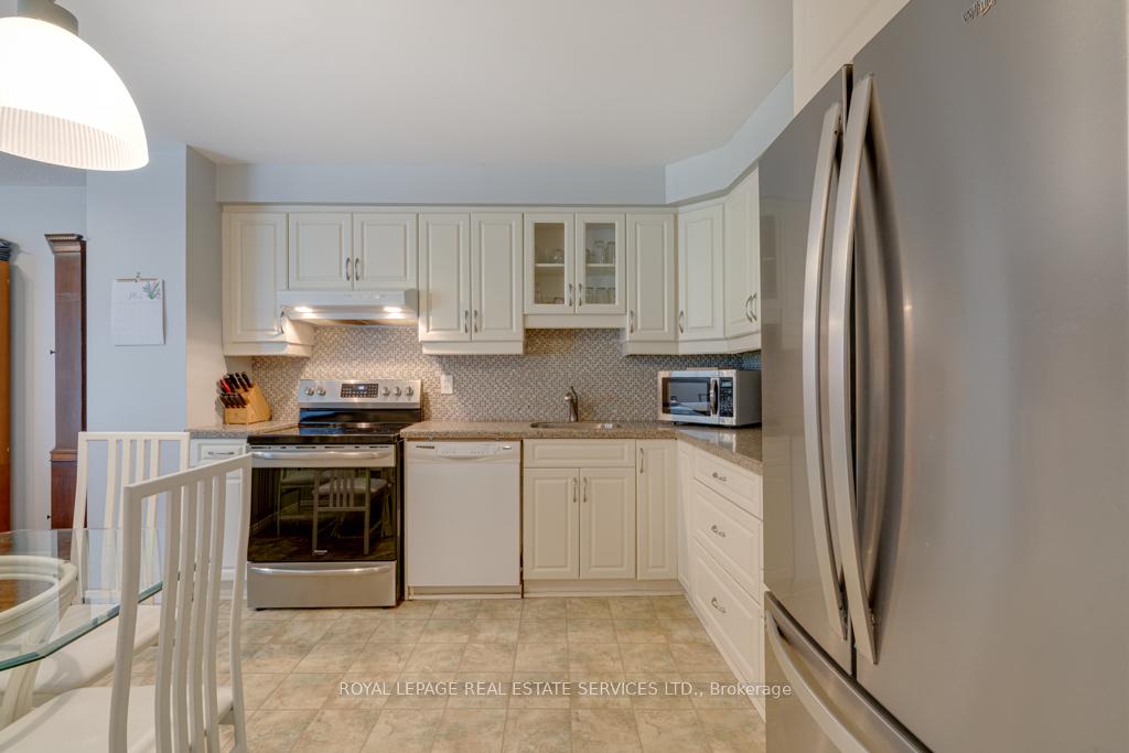 4 Bedrooms Condo at 584 Forestwood, Burlington For sale