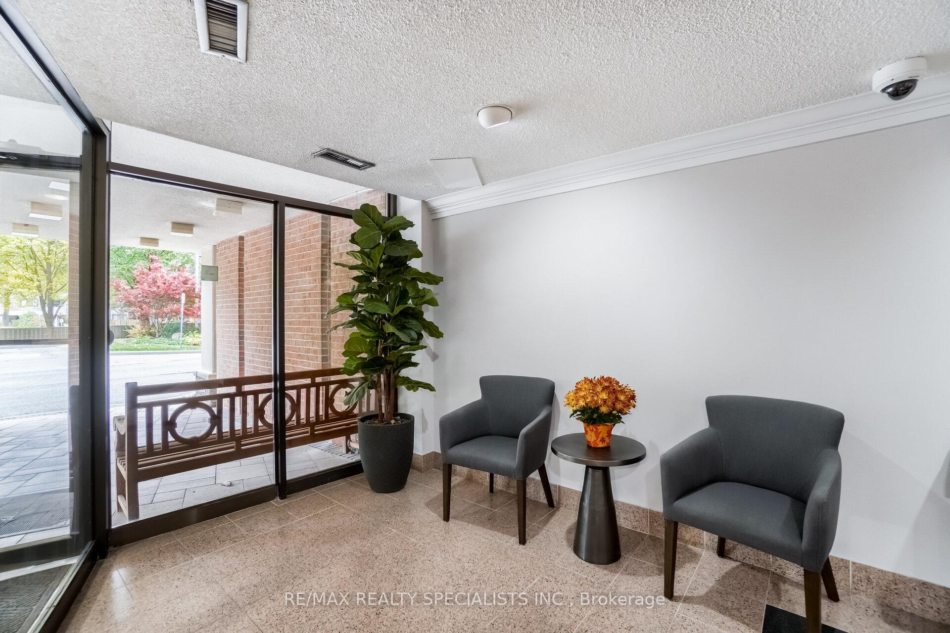 3 Bedrooms Condo at 1240 Marlborough, Oakville For sale