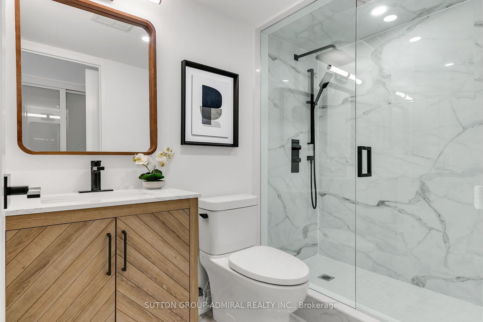 2 Bedrooms Condo at 7601 Bathurst, Vaughan For sale