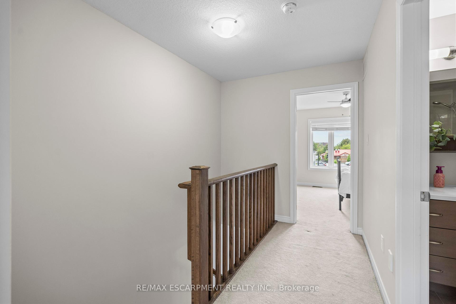 3 Bedrooms Condo at 215 Dundas, Hamilton For sale