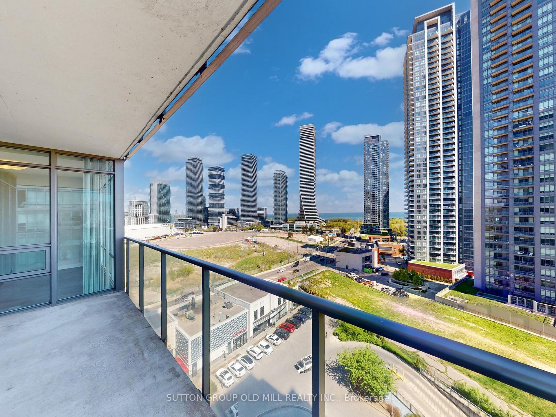 3 Bedrooms Condo at 90 Park Lawn, Toronto For sale