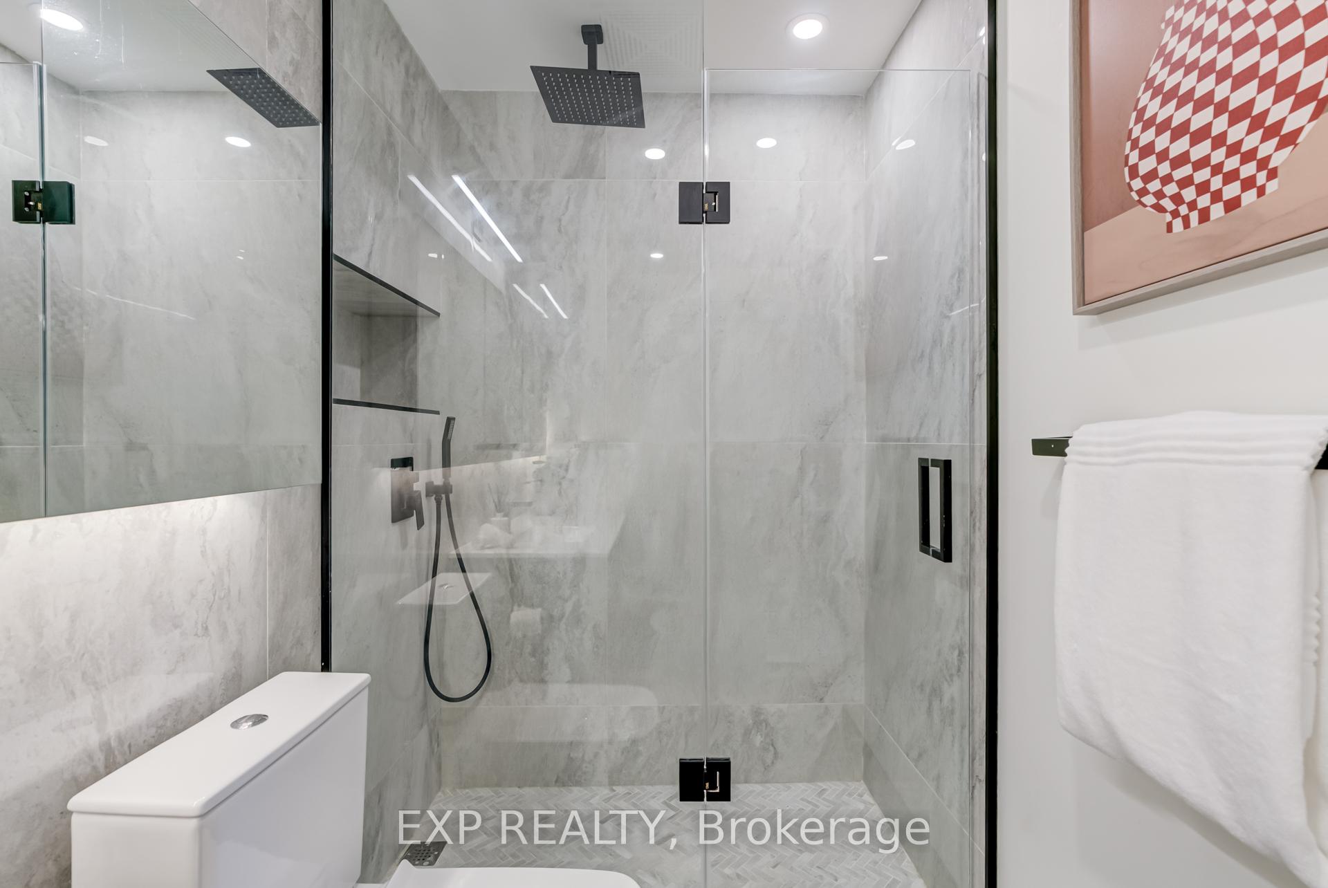 2 Bedrooms Condo at 56 Annie Craig, Toronto For sale