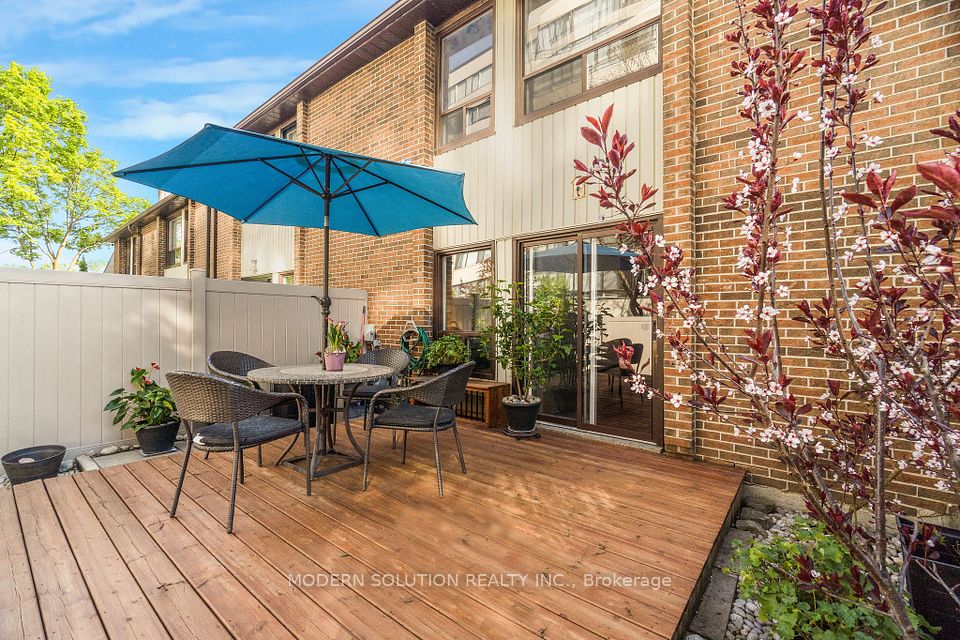 #25 - 1021 Cedarglen Gate, Mississauga, ON L5C 3A7