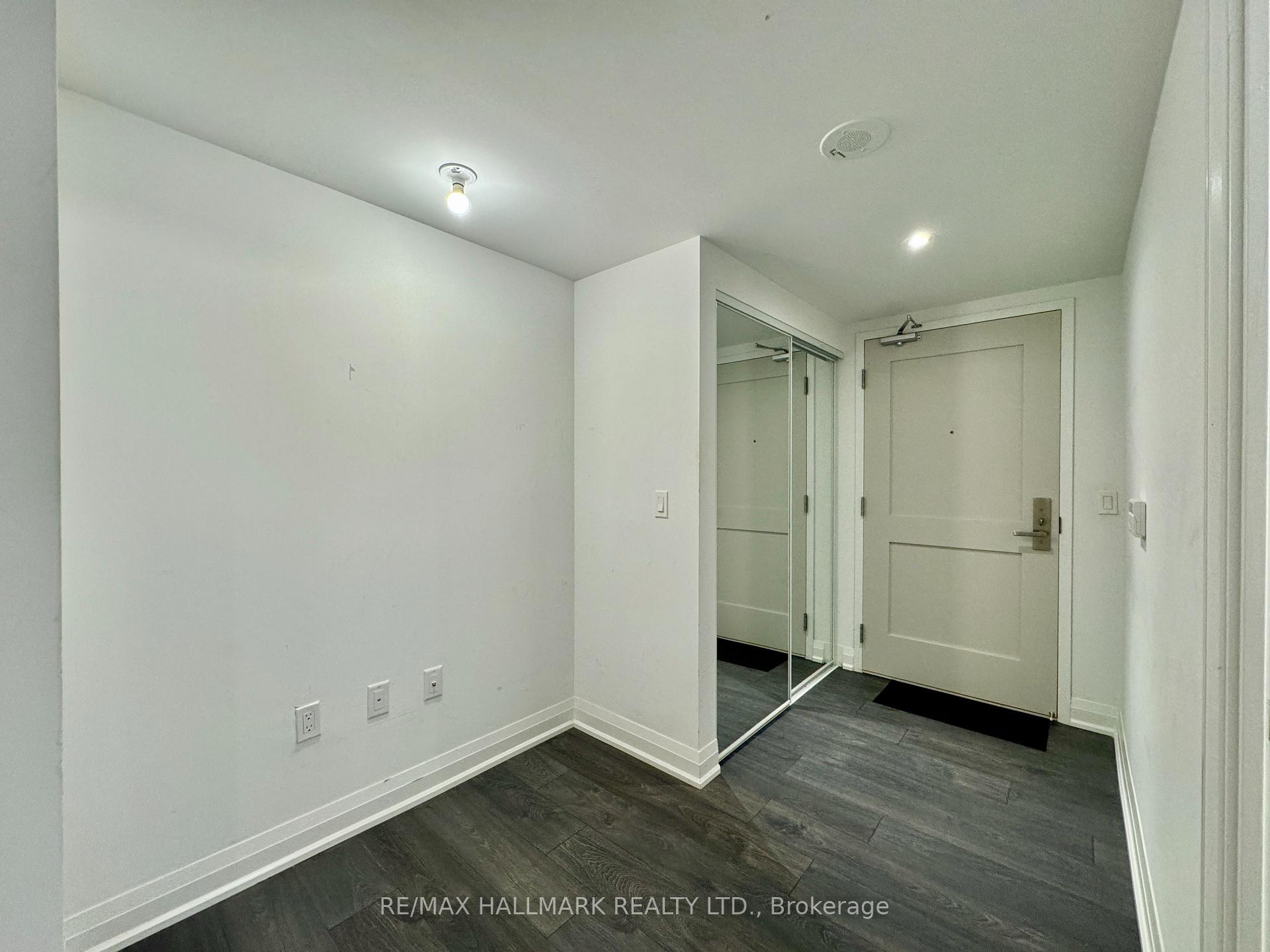 2 Bedrooms Condo at 26 Gibbs, Toronto For sale