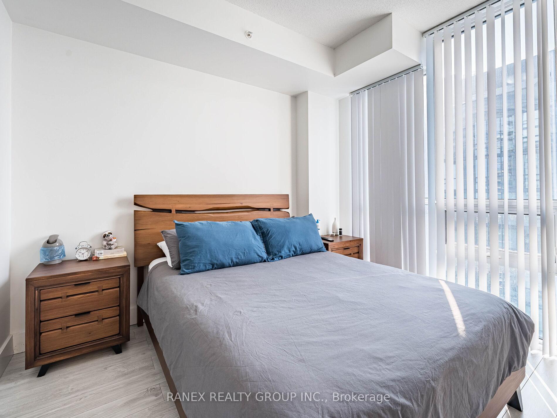 2 Bedrooms Condo at 5025 Four Springs, Mississauga For sale