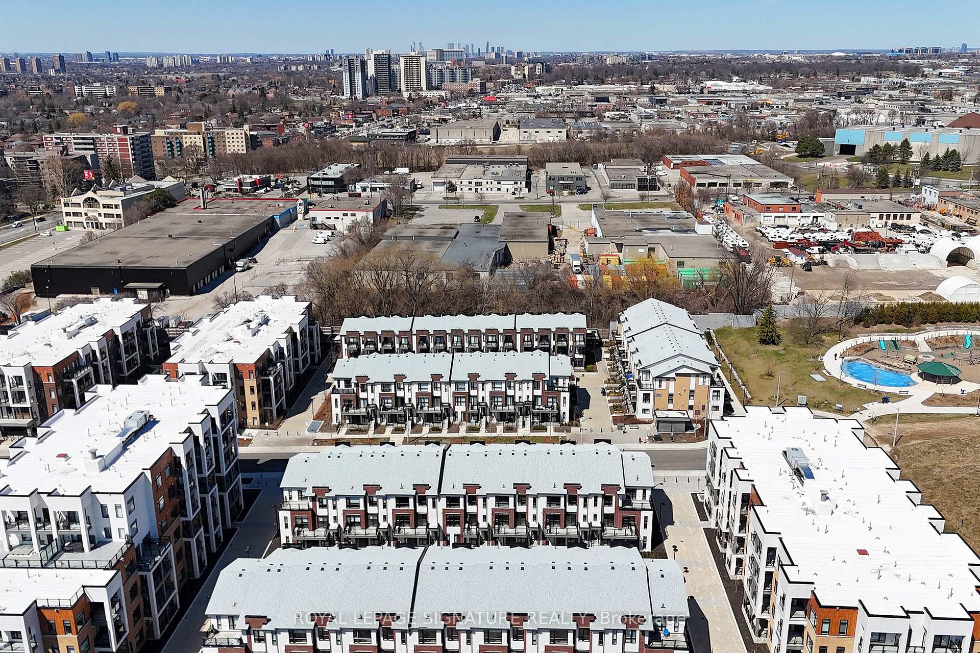 3 Bedrooms Condo at 110 Canon Jackson,  Toronto For sale