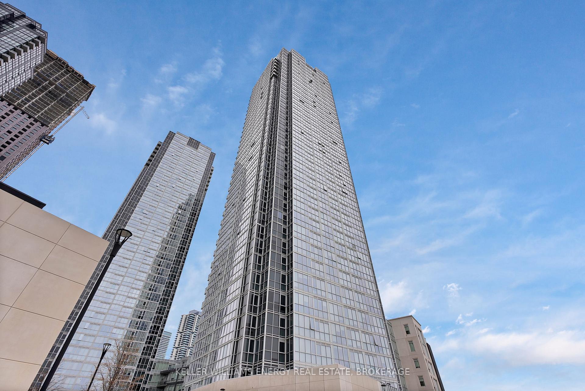 2 Bedrooms Condo at 2908 Highway 7, Vaughan For sale