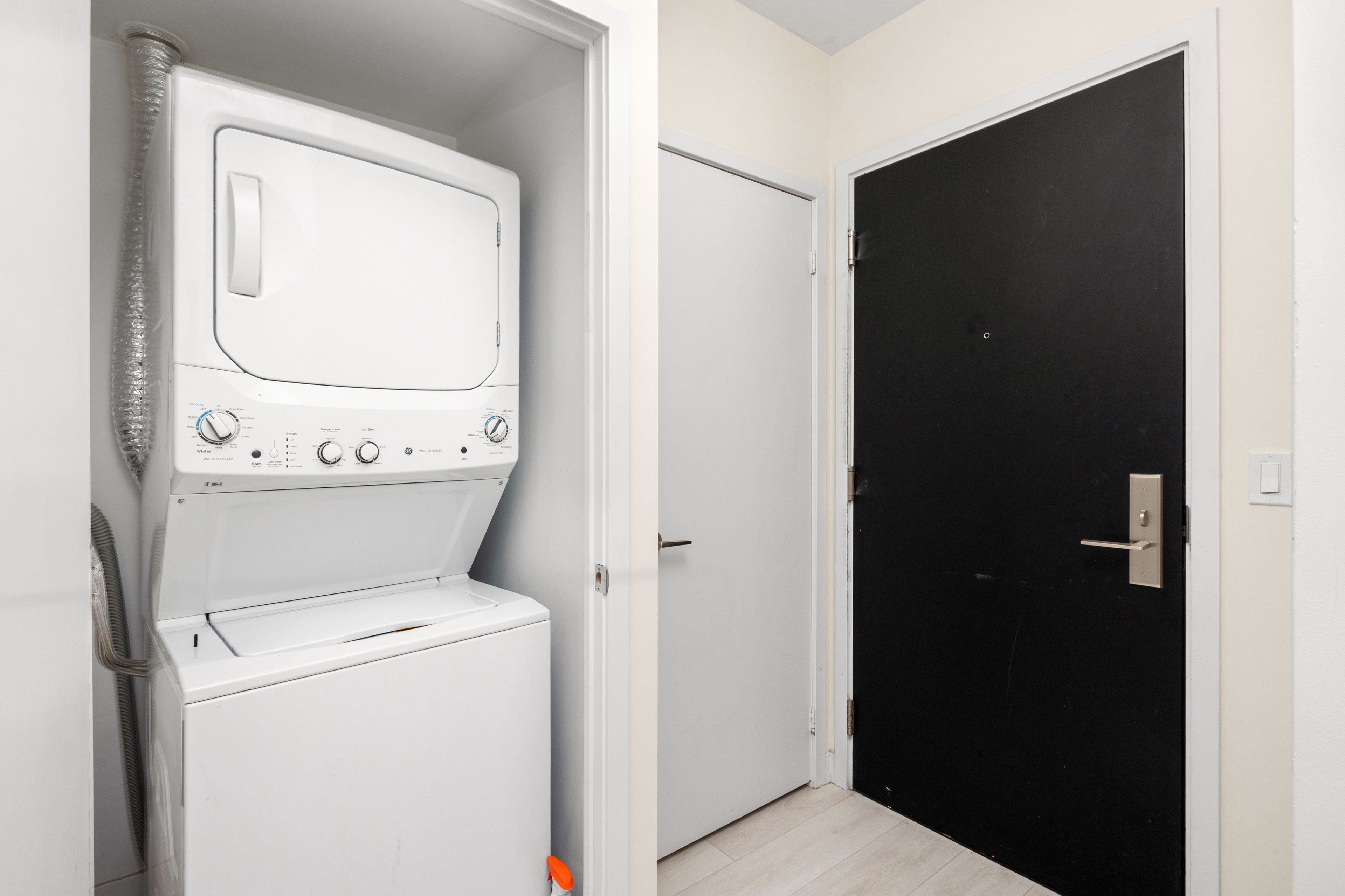 8 Eglinton Avenue E 5807