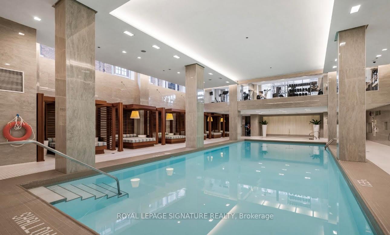2 Bedrooms Condo at 170 Avenue, Toronto For sale
